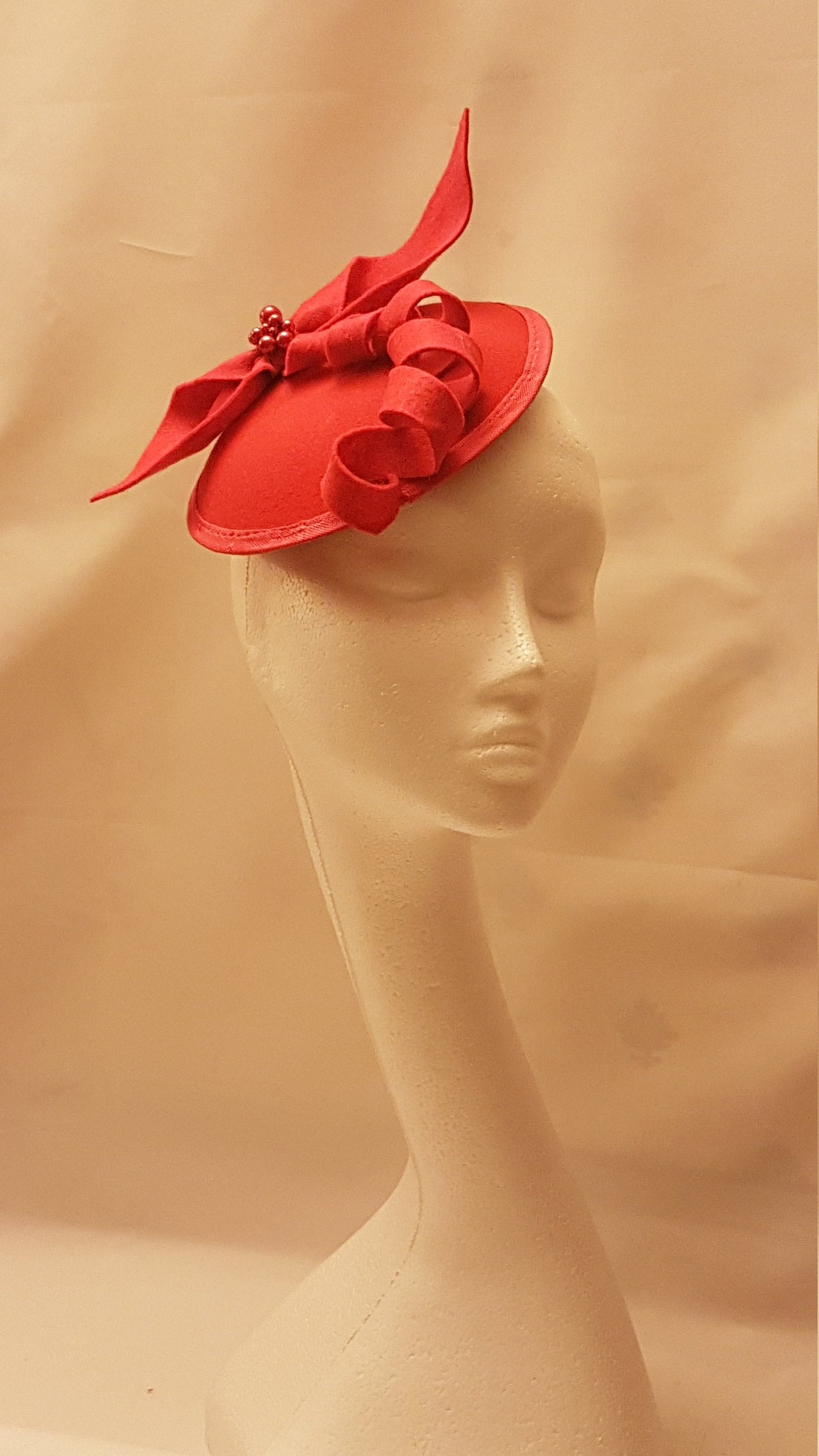 Fascinateur, fascinateur chapeau rouge # Fascinateur rouge, fascinateur chapeau Ascot tourbillon en feutre Mariage, course, cocktail, fascinateur chapeau d'église Couleur personnalisée