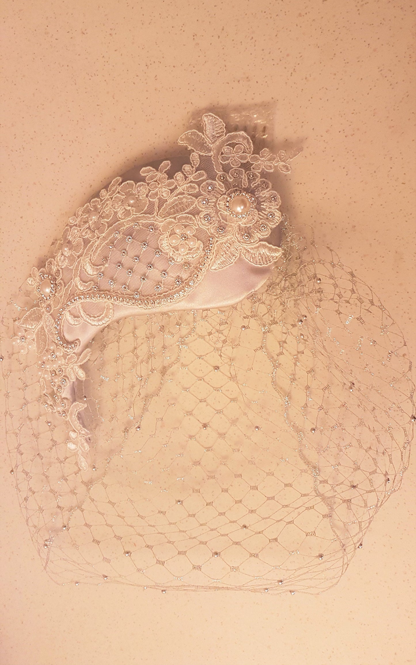 BRIDAL HAR FASCINATOR with BirdcageVeil. White,Ivory,Champagne,Silver,Pink,Bridal bird cage veil headpiece Unique Wedding headdress.Bridal hairpiece