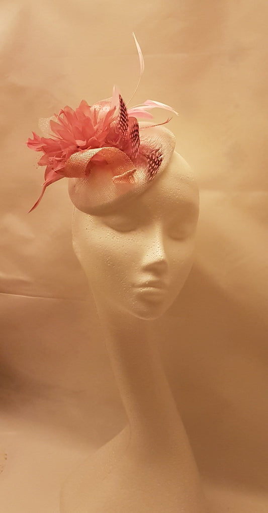 Fascinator hat, 40s 50s Pink Hat fascinator #White and Pink Feather hat fascinator,Race,Cocktail hat,Ladies day,Ascot hat feather flower hat