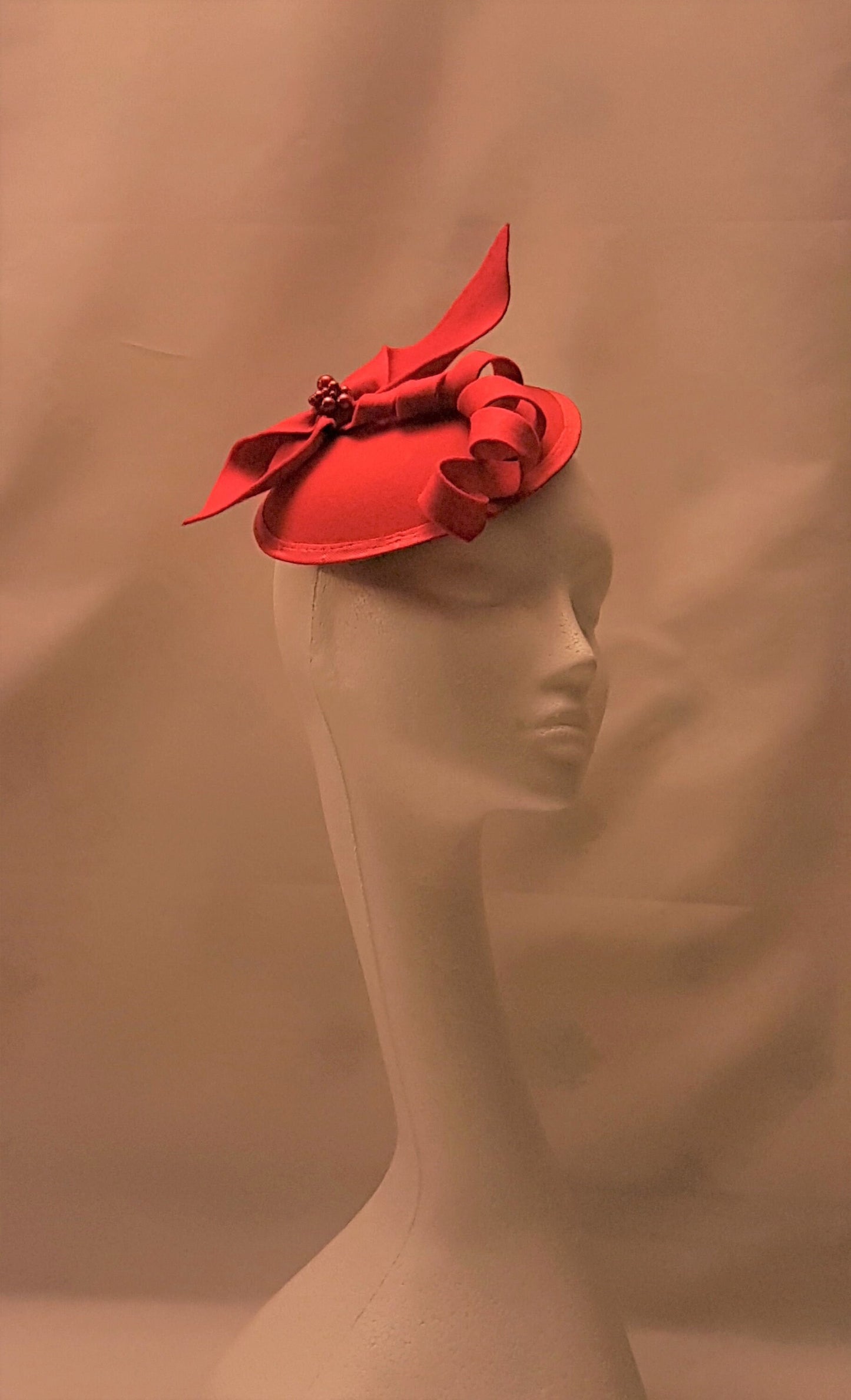 Fascinateur, fascinateur chapeau rouge # Fascinateur rouge, fascinateur chapeau Ascot tourbillon en feutre Mariage, course, cocktail, fascinateur chapeau d'église Couleur personnalisée