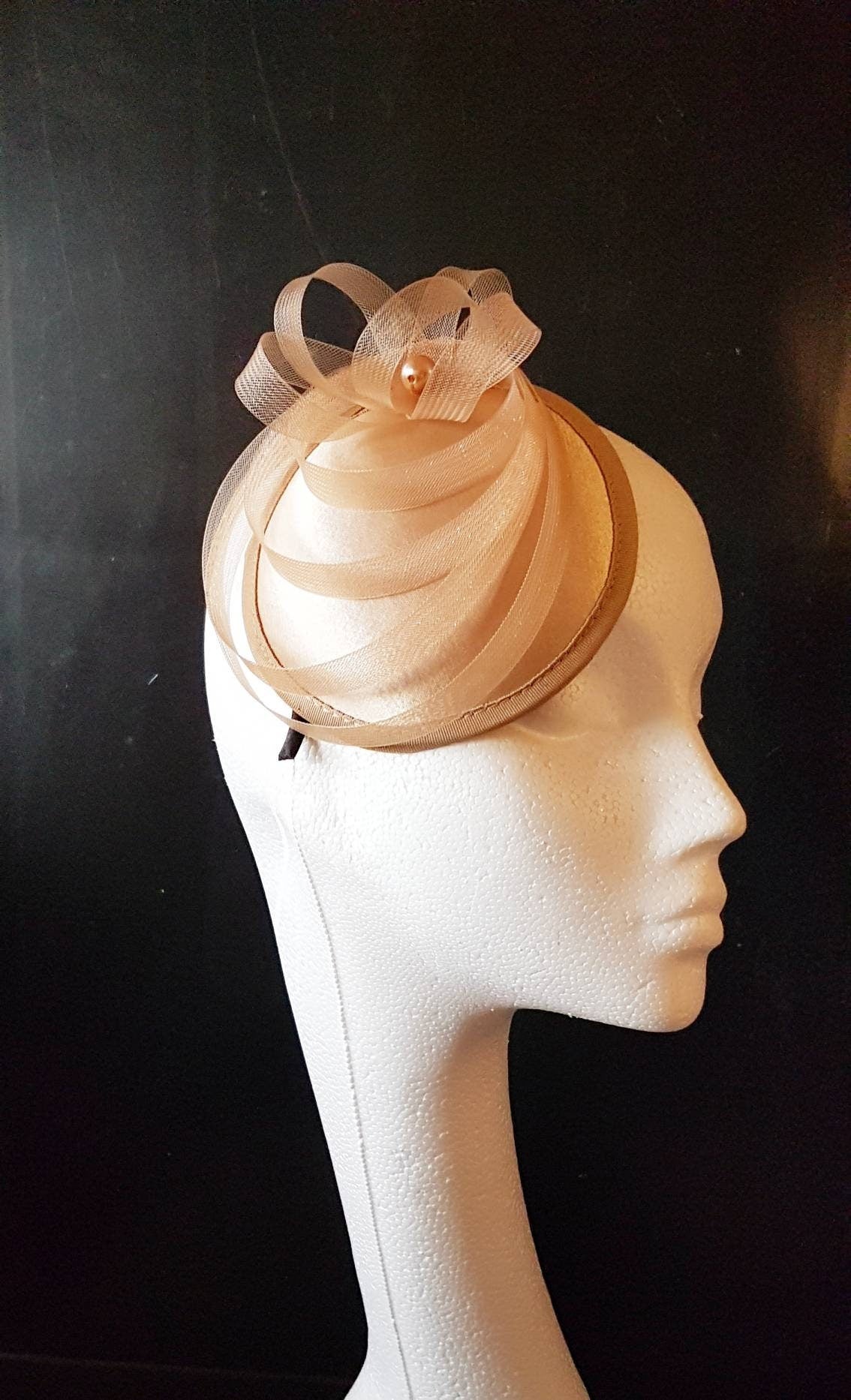 FASCINATEUR TAN/NUDE, Fascinateur de chapeau beige des années 40 et 50 # Fascinateur de chapeau champagne/beige, course, cocktail, journée des dames, chapeau Ascot Chapeau à fleurs en plumes marron