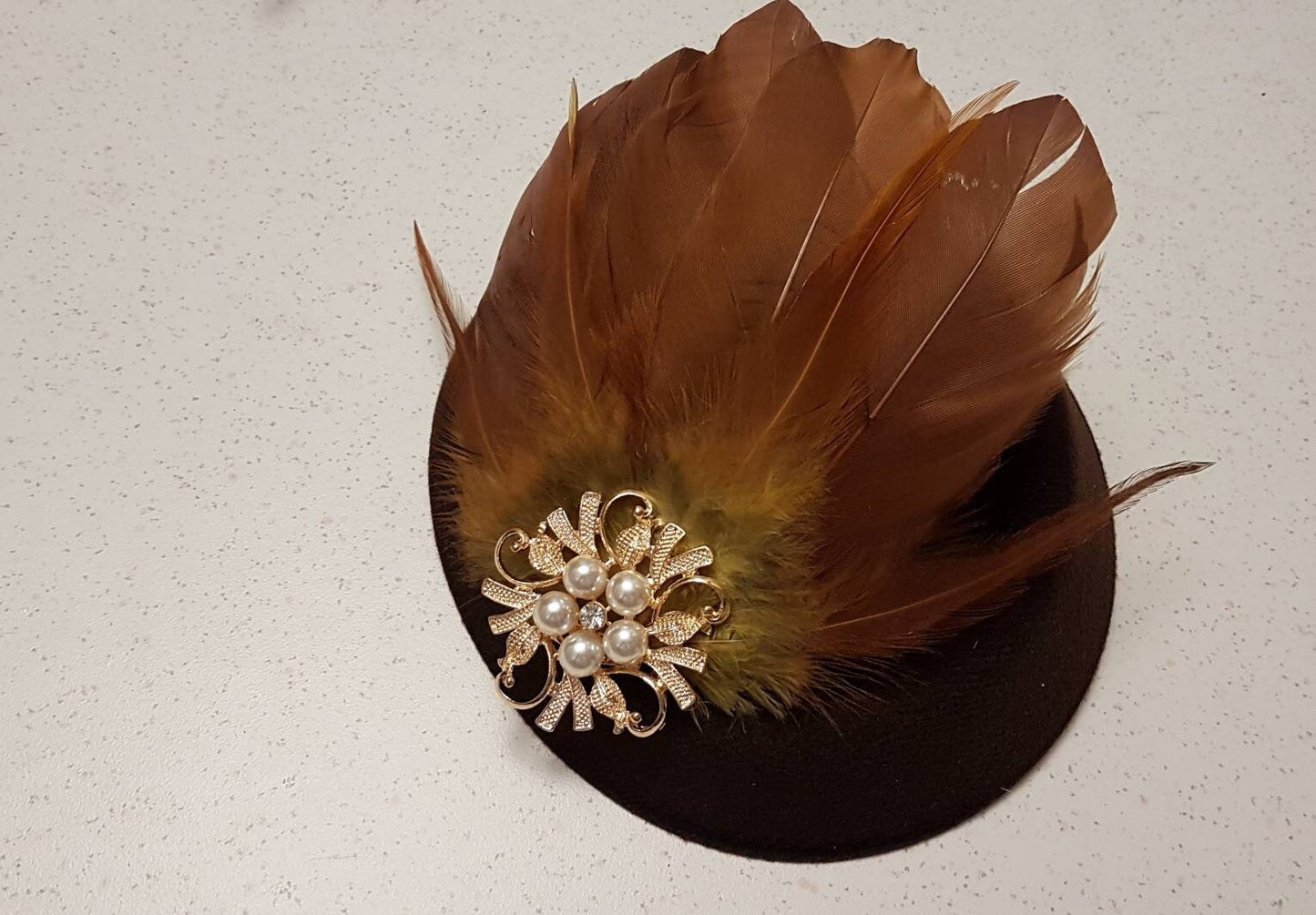 BROWN FASCINATOR, 40s 50s Brown Hat fascinator #Brown Feather hat fascinator,  Race,Cocktail,Ladies day,Ascot hat Brown feather hat