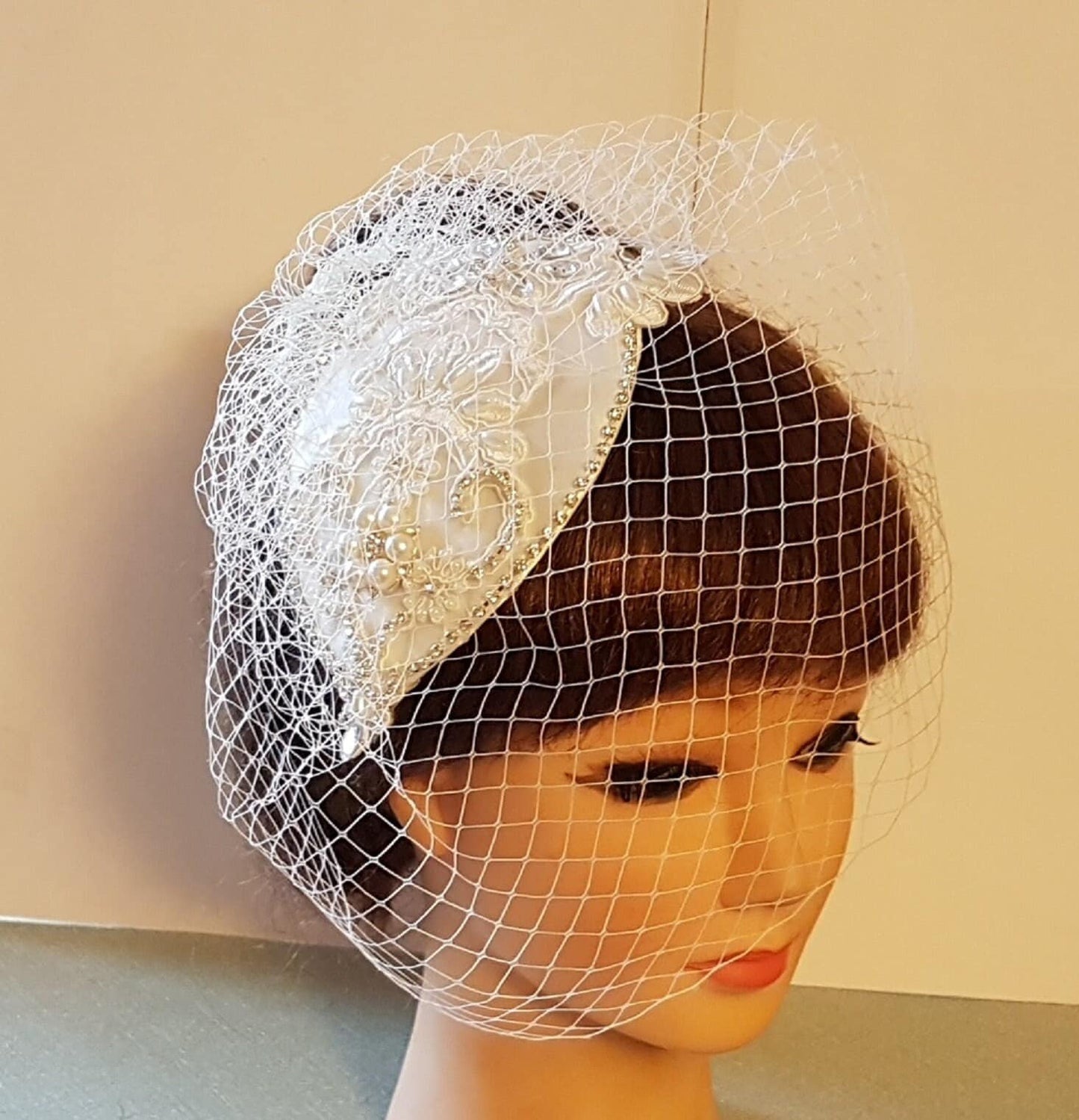 Voile de cage à oiseaux de mariée Chapeau fascinateur Chapeau de voile de cage à oiseaux blanc ivoire Chapeau de mariée Fascinateur de perles de cristal 2 pièces Voile et coiffe de chapeau de mariée