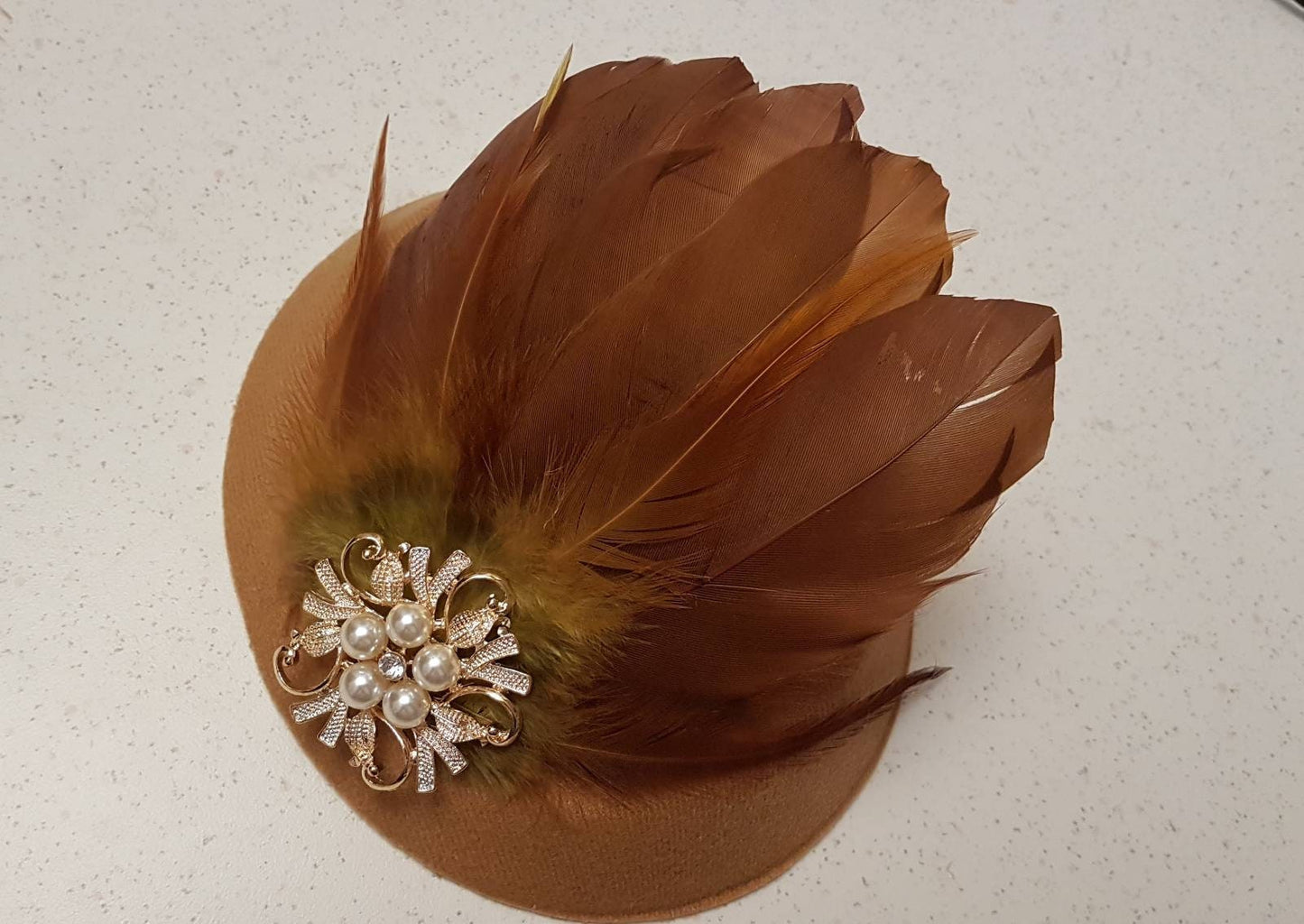 TAN/NUDE  FASCINATOR, 40s 50s Tan Hat fascinator #Tan/Nude Feather hat fascinator Race,Cocktail,Ladies day,Ascot hat with Brown feathers