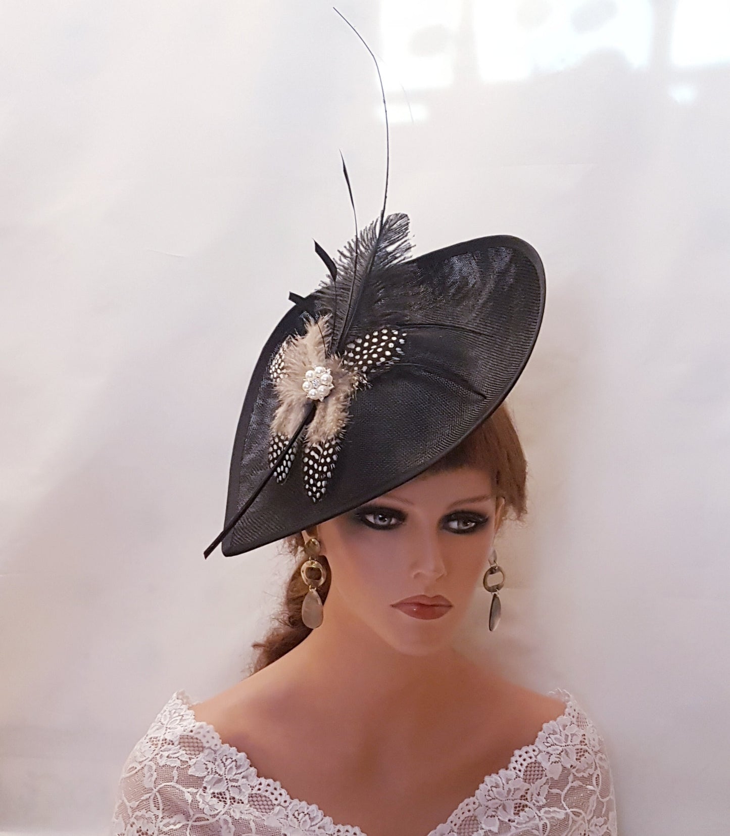 Chapeau noir Fascinator avec longue plume Plume d'autruche Chapeau de cérémonie de mariage pour femme Chapeau de cocktail Ascot Fascinator Kentucky hat