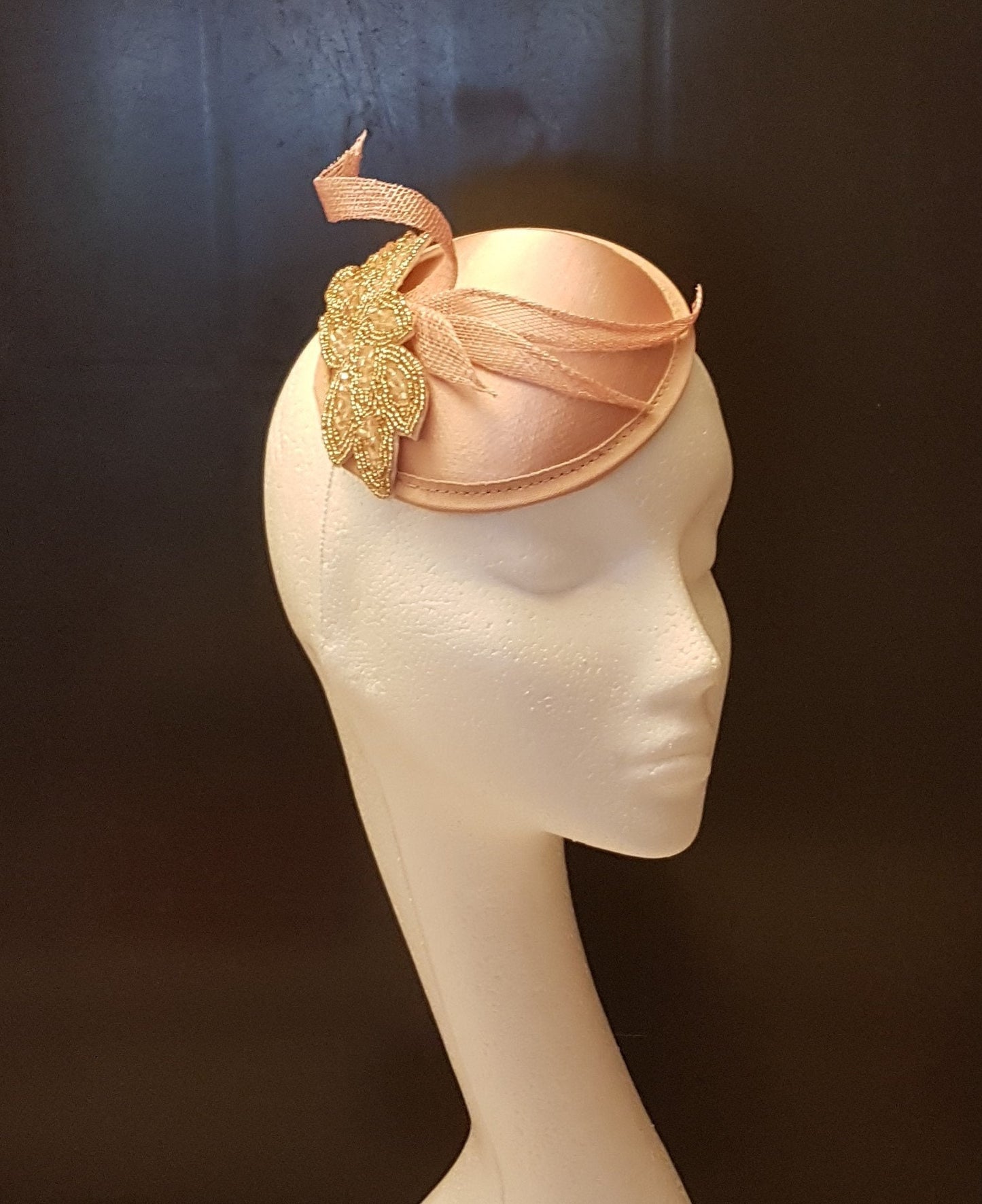 Chapeau bibi rose pastèque avec cristal et perles. Chapeau bibi Ascot pour mariage, course, cocktail, Derby