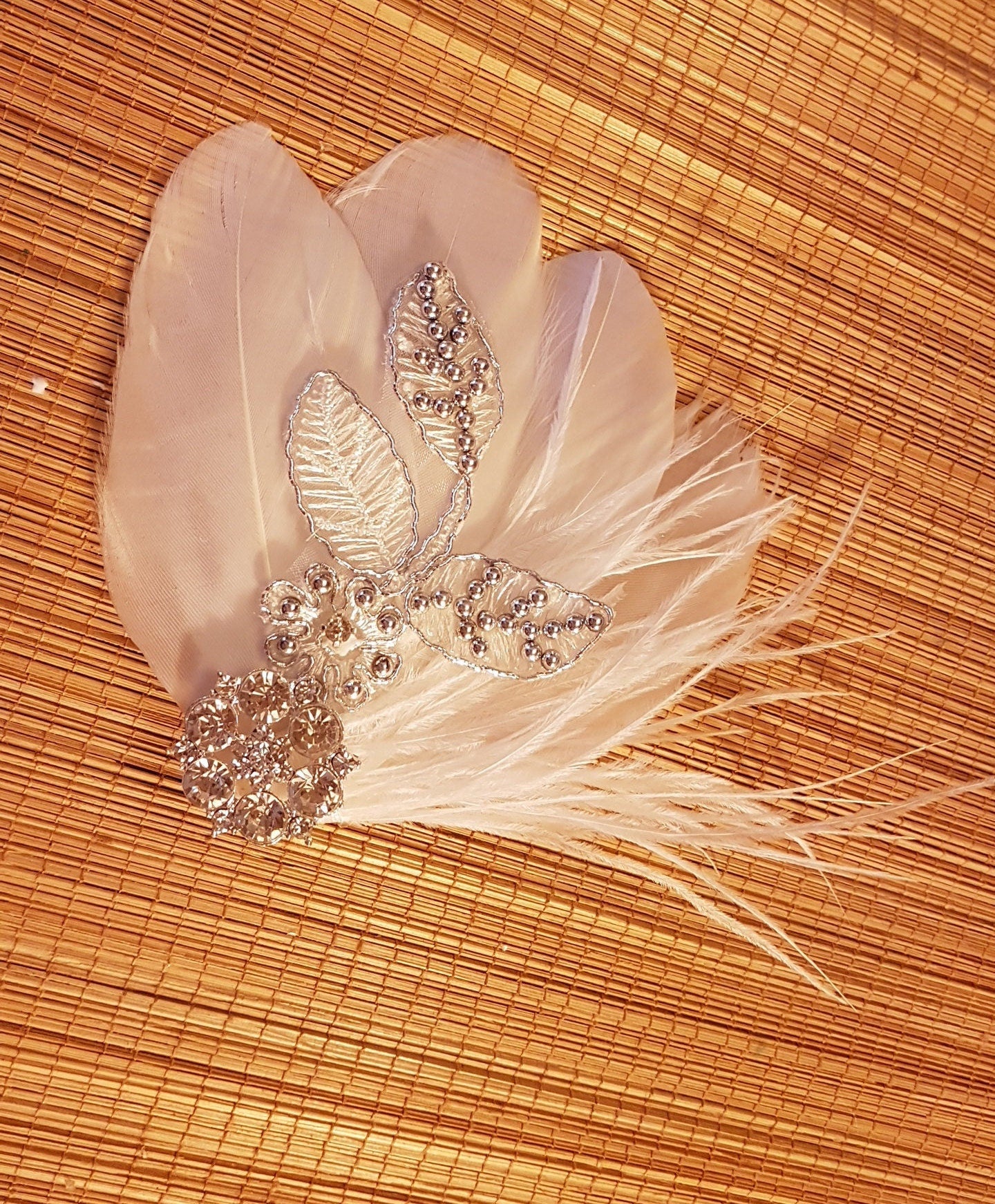 Bridal Hair Clip Bridal Feather Fascinator, Feather Hair Piece, Wedding Hair Accessory, ivory feather hair clip, Bridal feather fascinator