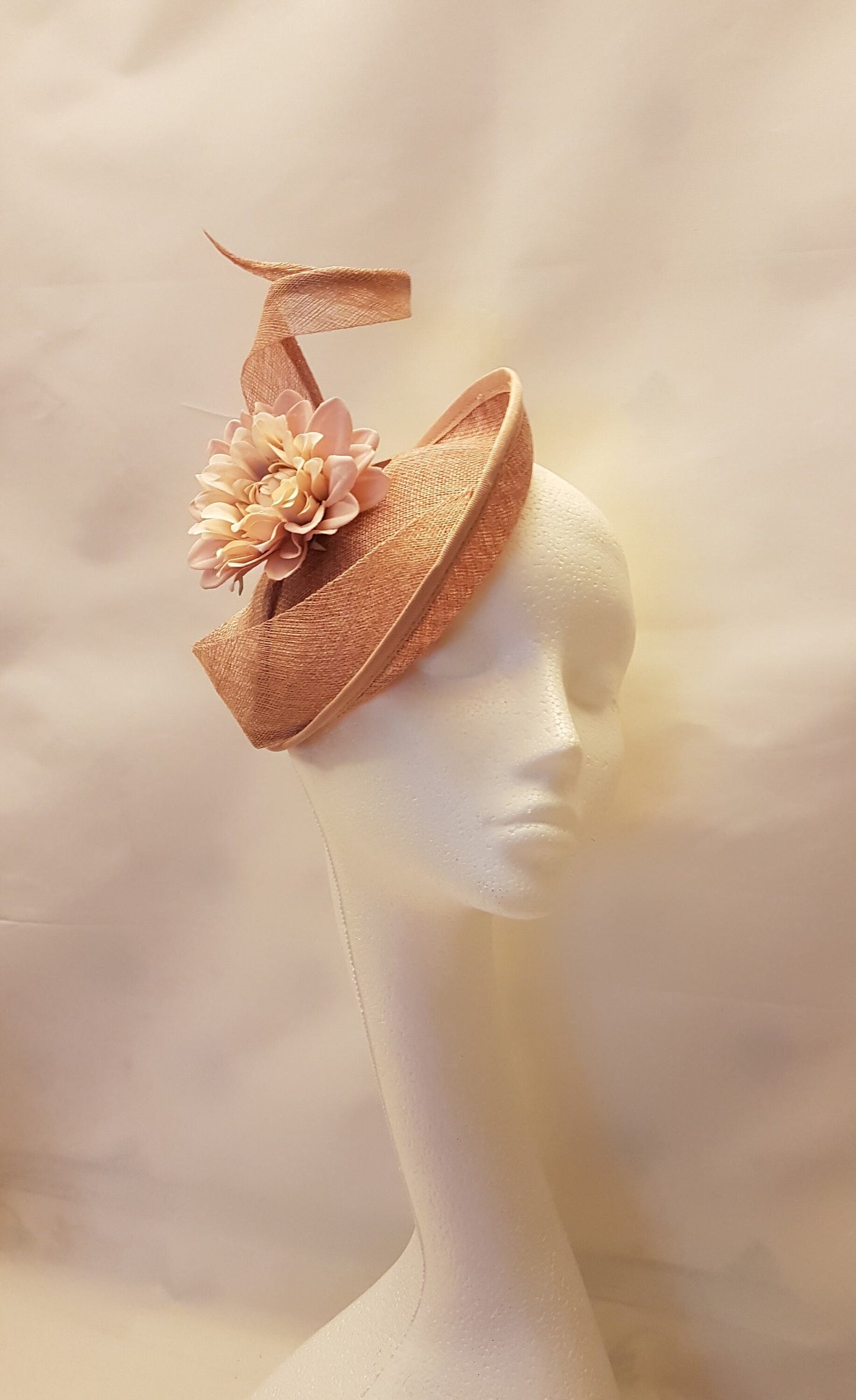 FASCINATOR, Dusty Peachy Pink Hat Fascinator,Wedding, Church hat, Goodwood,Kentucky derby hat, Cocktail Hat, ASCOT HAT ,Prom Hat Fascinator