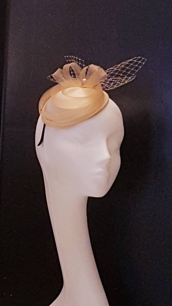 FASCINATEUR TAN/NUDE, Fascinateur de chapeau beige des années 40 et 50 # Fascinateur de chapeau champagne/beige, course, cocktail, journée des dames, chapeau Ascot Chapeau à fleurs en plumes marron