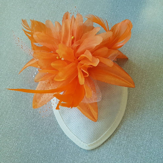 Vintage 40s 50s Hat  White Teardrop Hat wirh Orange  Feather fascinator . Orange flower Teardrop hat fascinator