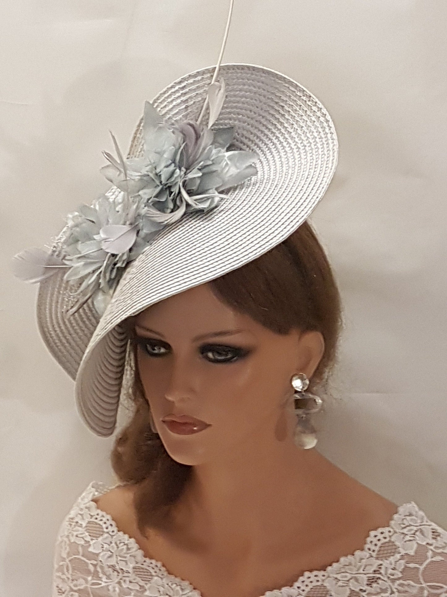 SILVER GREY HAT Fascinator, Large saucer hatinator with  long Quil Floral hat. Church, Derby, Ascot, Wedding, TeaParty hat. Mother of Bride/Groom Hatinator