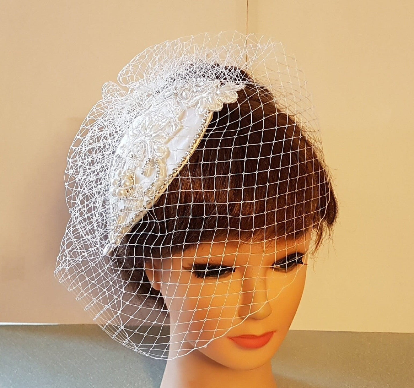 Voile de cage à oiseaux de mariée Chapeau fascinateur Chapeau de voile de cage à oiseaux blanc ivoire Chapeau de mariée Fascinateur de perles de cristal 2 pièces Voile et coiffe de chapeau de mariée