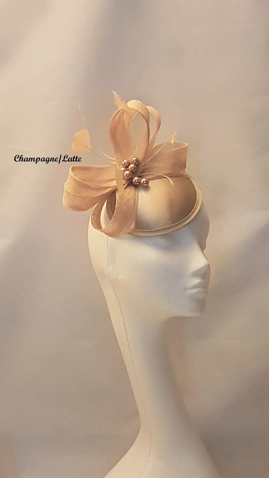 CHAMPAGNE/LATTE FASCINATEUR Chapeau Fascinateur # Gris argenté, rose blush, bleu marine, chapeau fascinateur Ascot Mariage Course Cocktail Église chapeau fascinateur