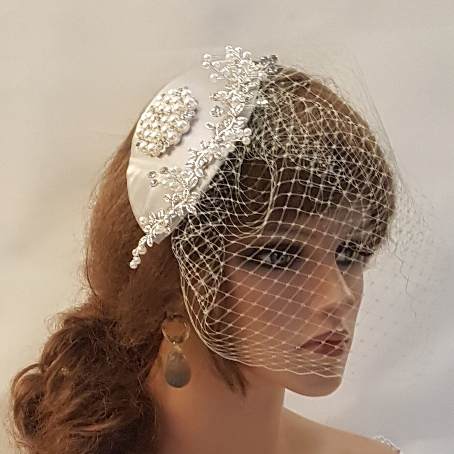 Fascinateur de mariée gris argenté, blanc, ivoire, champagne rose pâle, accessoire de mariée, voile de cage à oiseaux 2 pièces et chapeau, fascinateur de mariée