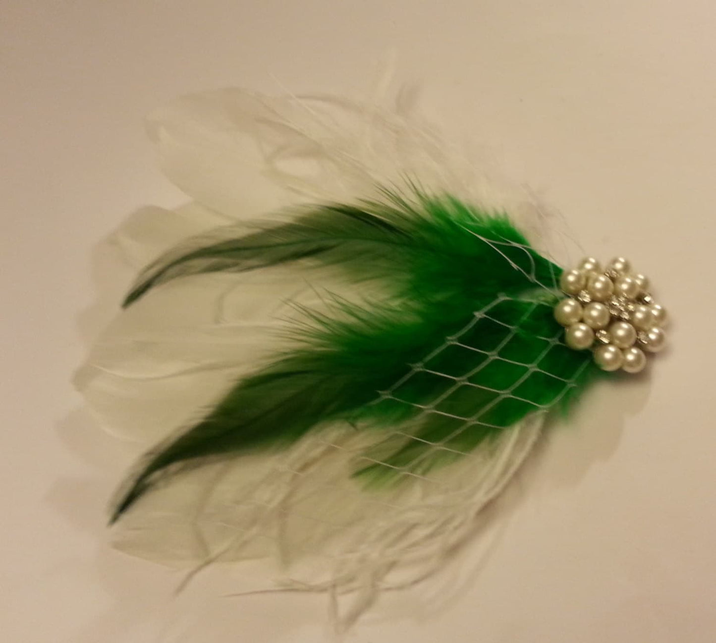 Pince à cheveux de mariée, accessoire de cheveux de mariage, pince à plumes verte et blanche, fascinateur de plumes de mariée, pièce de cheveux en plumes, accessoires de cheveux de mariage