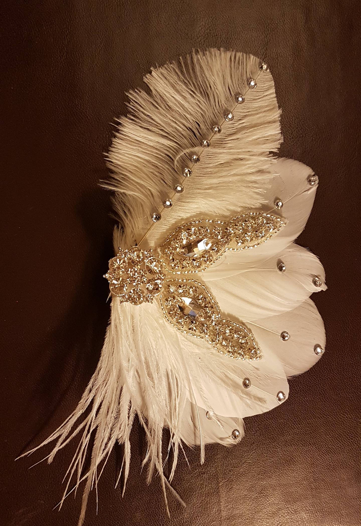 Fascinateur en plumes de mariée. Fascinateur en plumes Gatsby des années 1920, coiffe en plumes, pièce de cheveux en plumes scintillantes, accessoire de cheveux de mariage, fascinateur