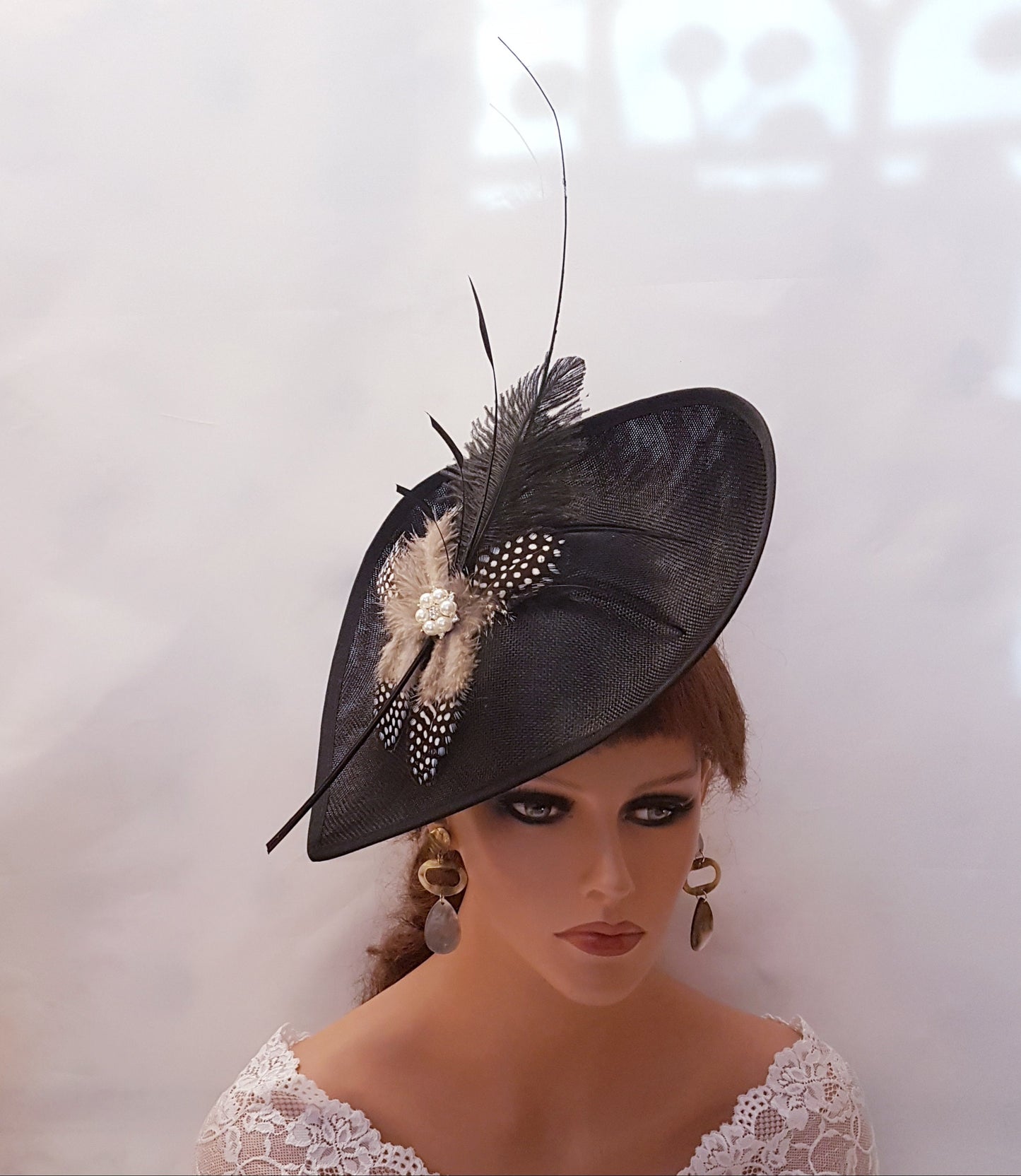 Chapeau noir Fascinator avec longue plume Plume d'autruche Chapeau de cérémonie de mariage pour femme Chapeau de cocktail Ascot Fascinator Kentucky hat