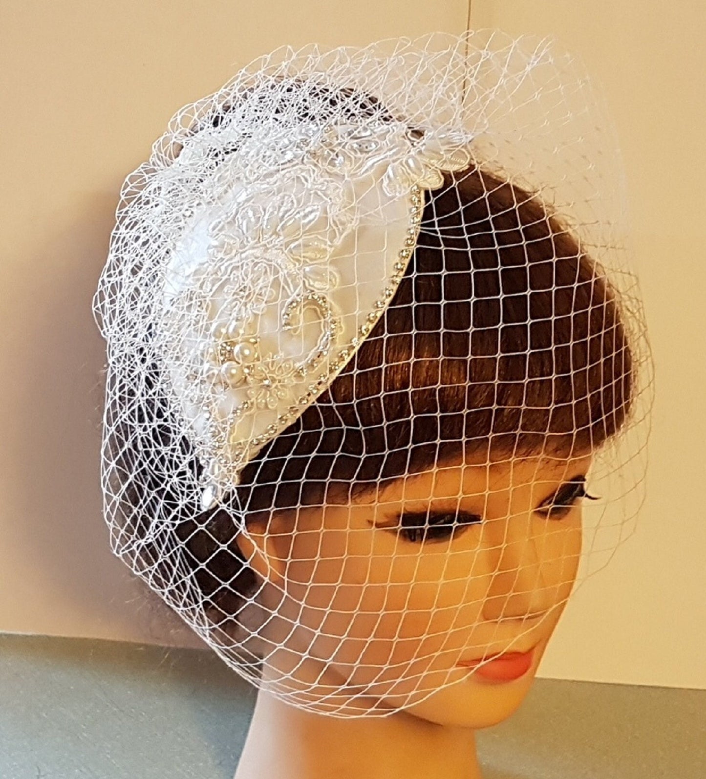 Voile de cage à oiseaux de mariée Chapeau fascinateur Chapeau de voile de cage à oiseaux blanc ivoire Chapeau de mariée Fascinateur de perles de cristal 2 pièces Voile et coiffe de chapeau de mariée