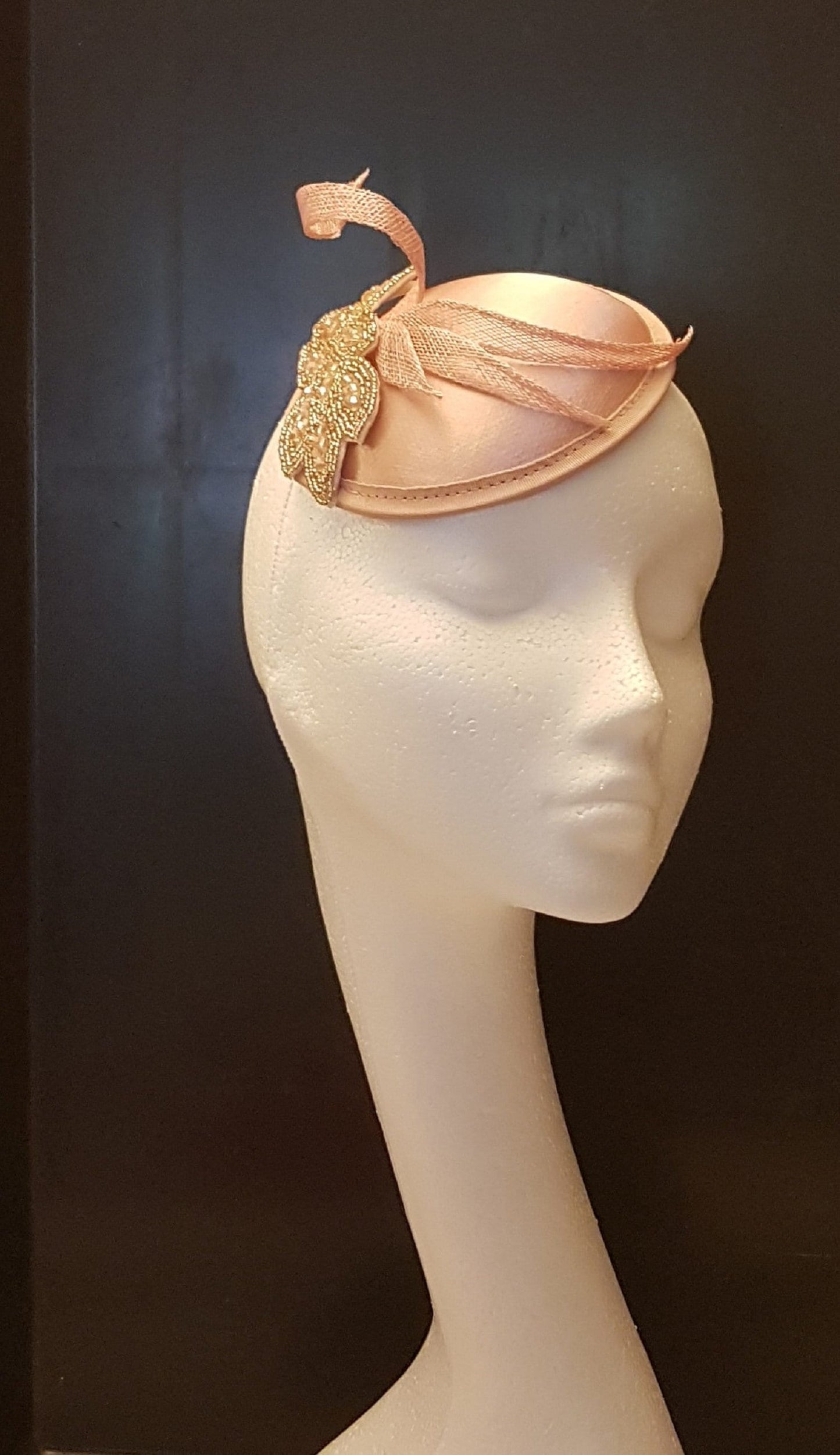 Chapeau bibi rose pastèque avec cristal et perles. Chapeau bibi Ascot pour mariage, course, cocktail, Derby