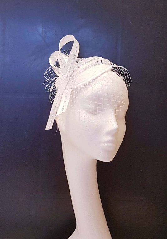 Bridal hat fascinator with mini veil 