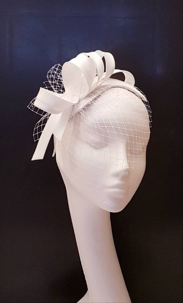 BRIDAL HAT FASCINATOR WITH MINI VEIL