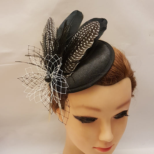 Chapeau fascinateur en plumes noires, chapeau vintage Race Hatinator, chapeau fascinateur noir, chapeau de cocktail, chapeau Ascot, chapeau de cocktail, coiffe de mariage