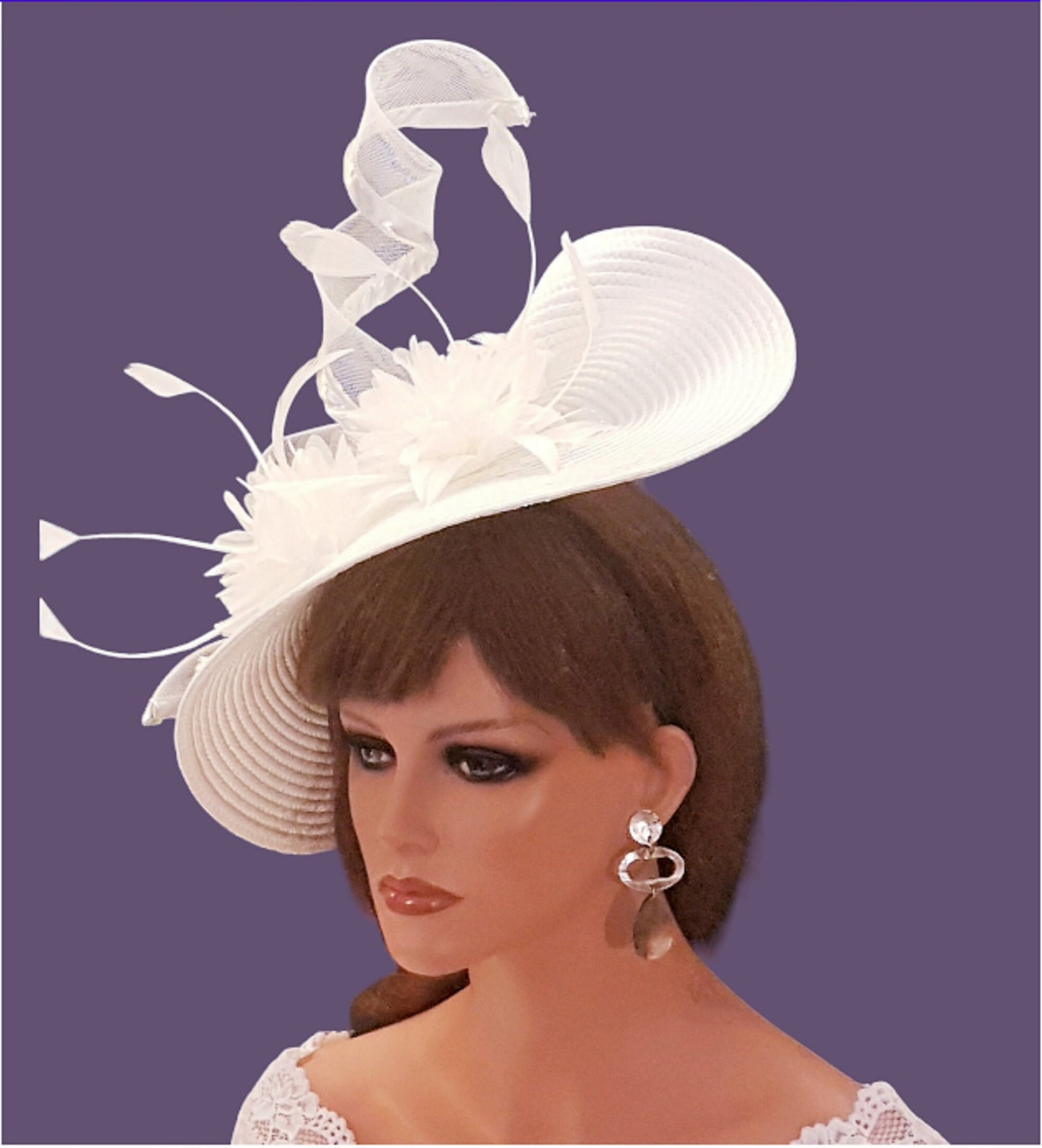 Fascinateur blanc grande soucoupe chapeauinateur plume florale église Derby Royal Ascot chapeau course mariage fête chapeau mère de la mariée/du marié Hatinator