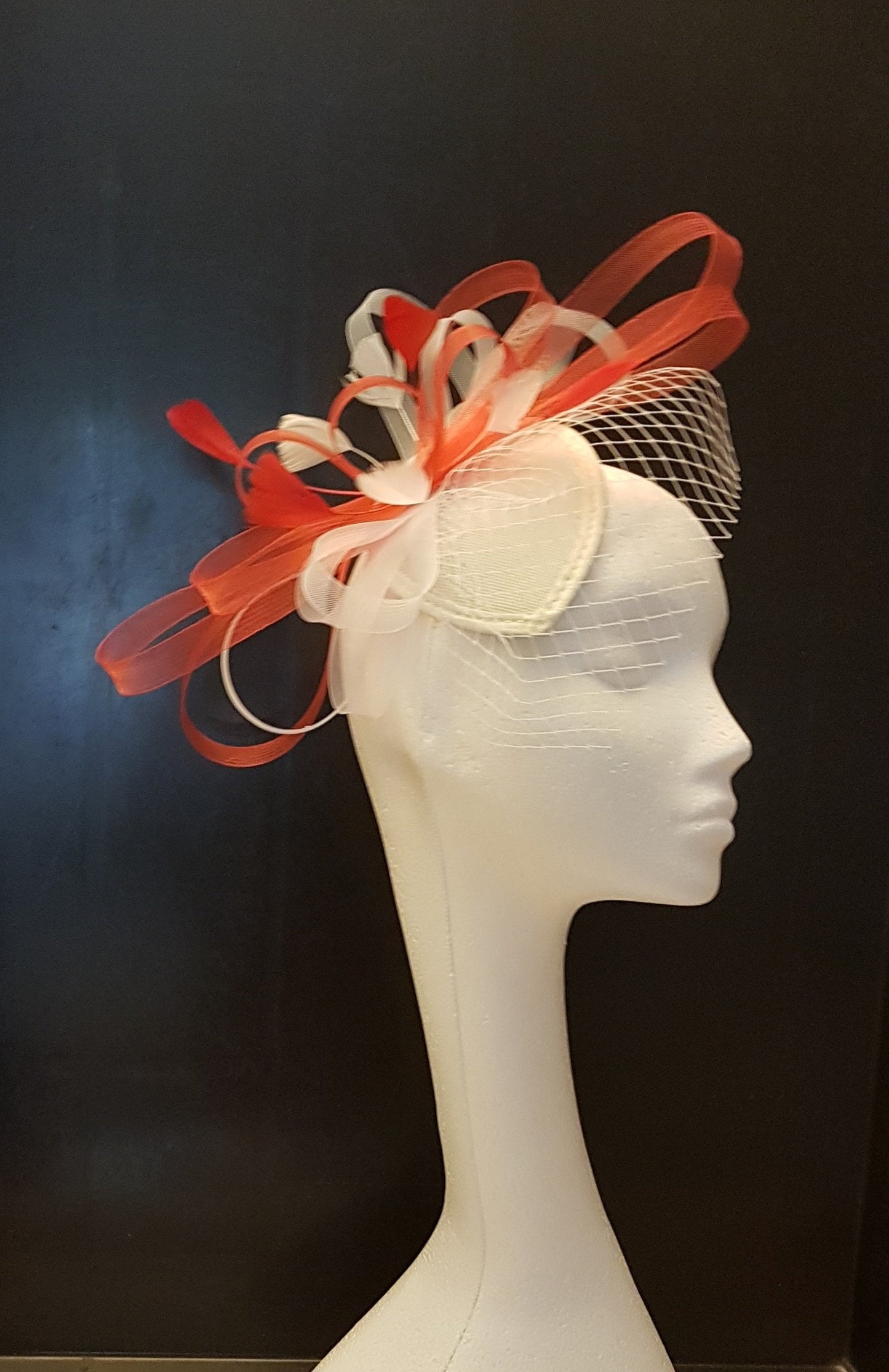 Fascinateur, chapeau fascinateur en forme de larme ROUGE ET BLANC Mini VOILE # Chapeau fascinateur Ascot rouge et blanc, mariage, course, cocktail, chapeau fascinateur d'église