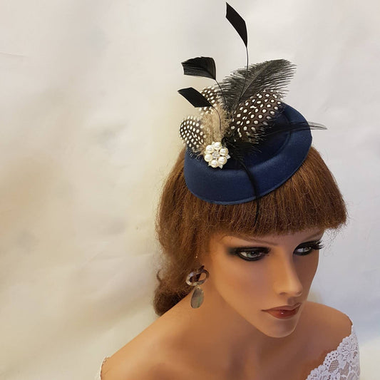 NAVY BLUE Hat FASCINATOR, 40,50s Hat fascinator # Blue hat fascinator,Ostritch,Spotty Gunia Feather hat Race,Cocktail,Ladies day,Ascot hat