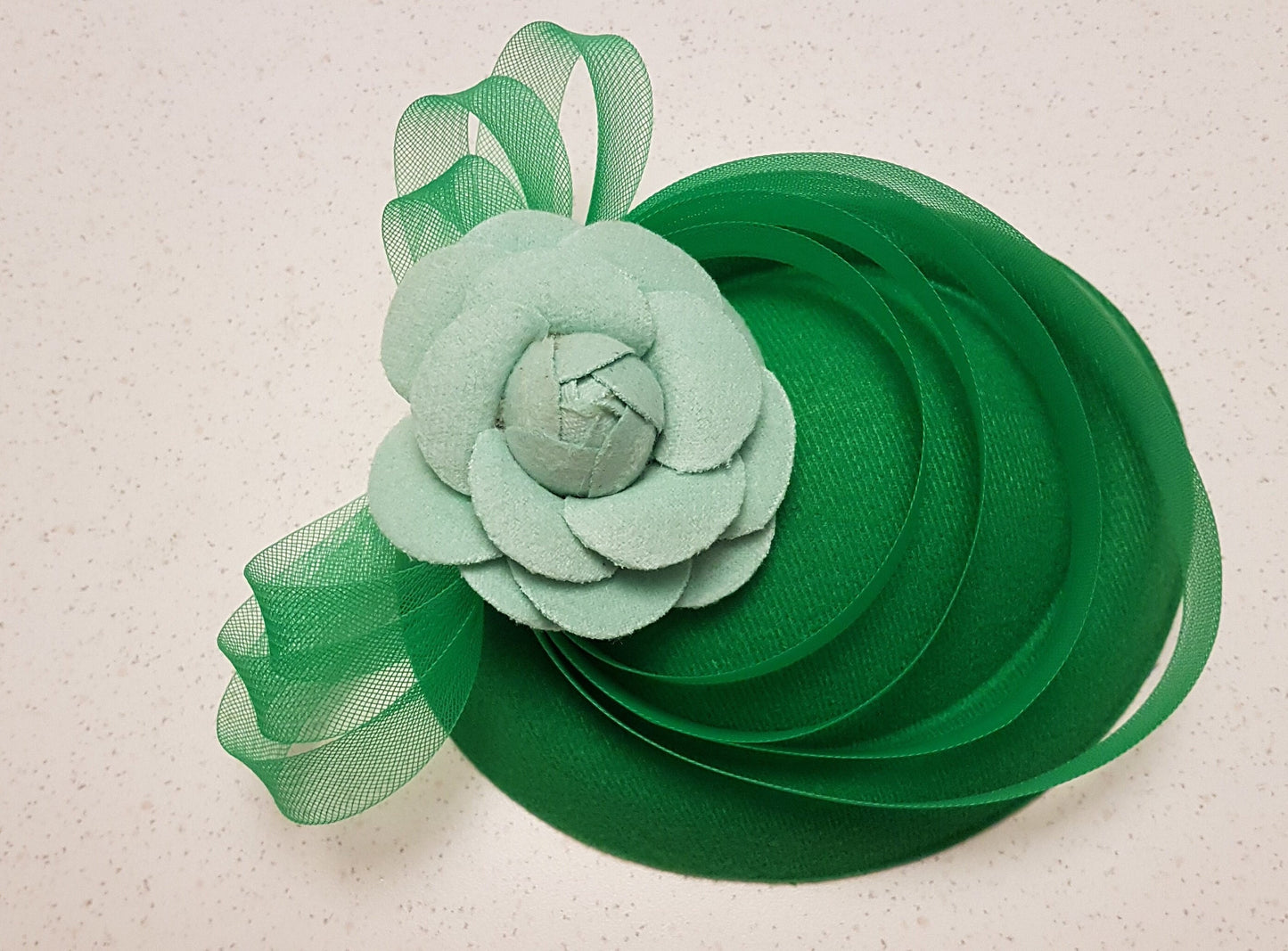 Hat fascinator, Vintage 40s 50s Hat, Green Hat, GREEN Felt like fascinator , Race Cocktail hat,  Ascot Hat, Cocktail hat, wedding headpiece