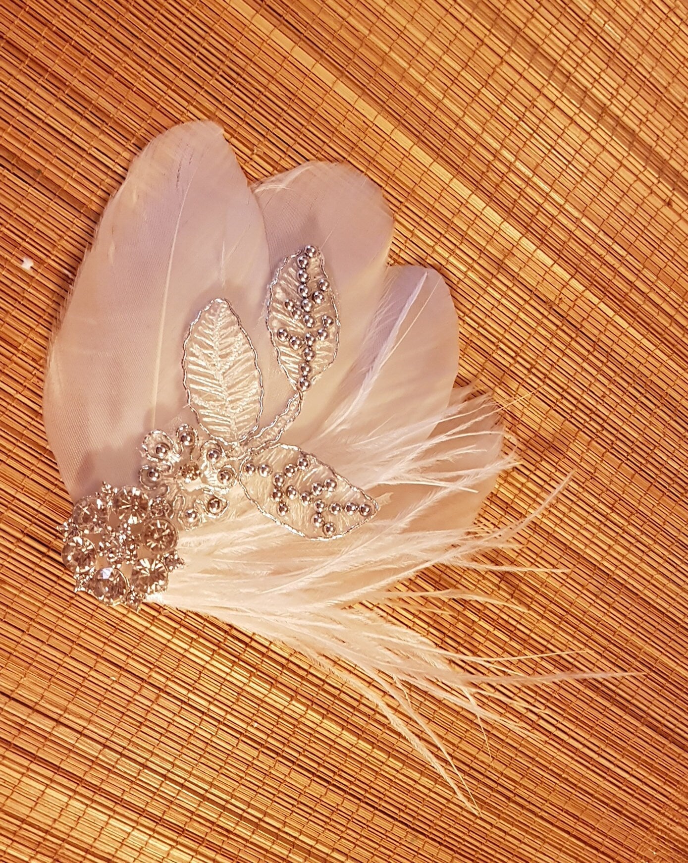 Bridal Hair Clip Bridal Feather Fascinator, Feather Hair Piece, Wedding Hair Accessory, ivory feather hair clip, Bridal feather fascinator