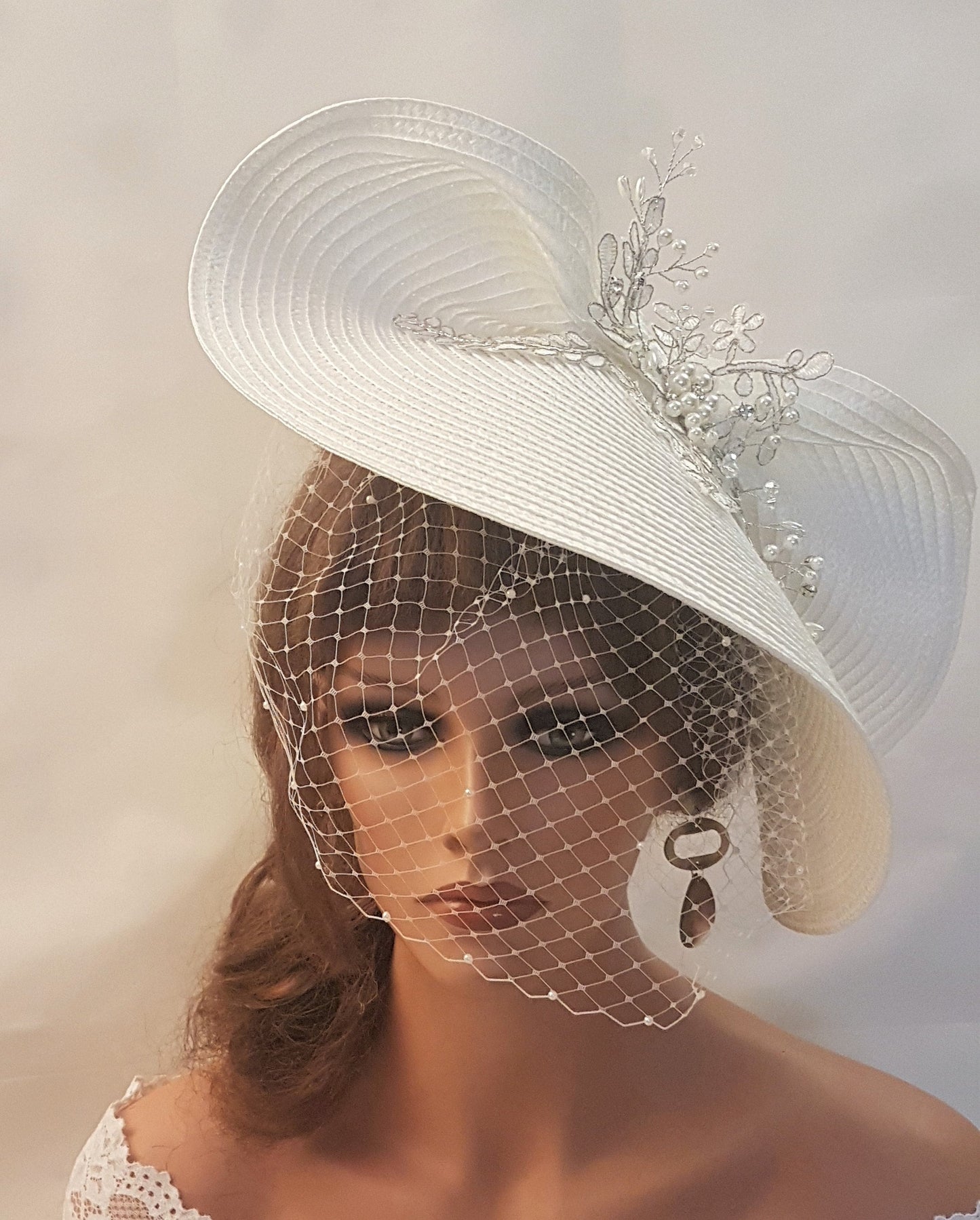 White Modern FASCINATOR #White wedding Birdcage Veil  Weddding Headdress Derby Royal Ascot hat Church Mother of Bride hat Cocktail headpiece