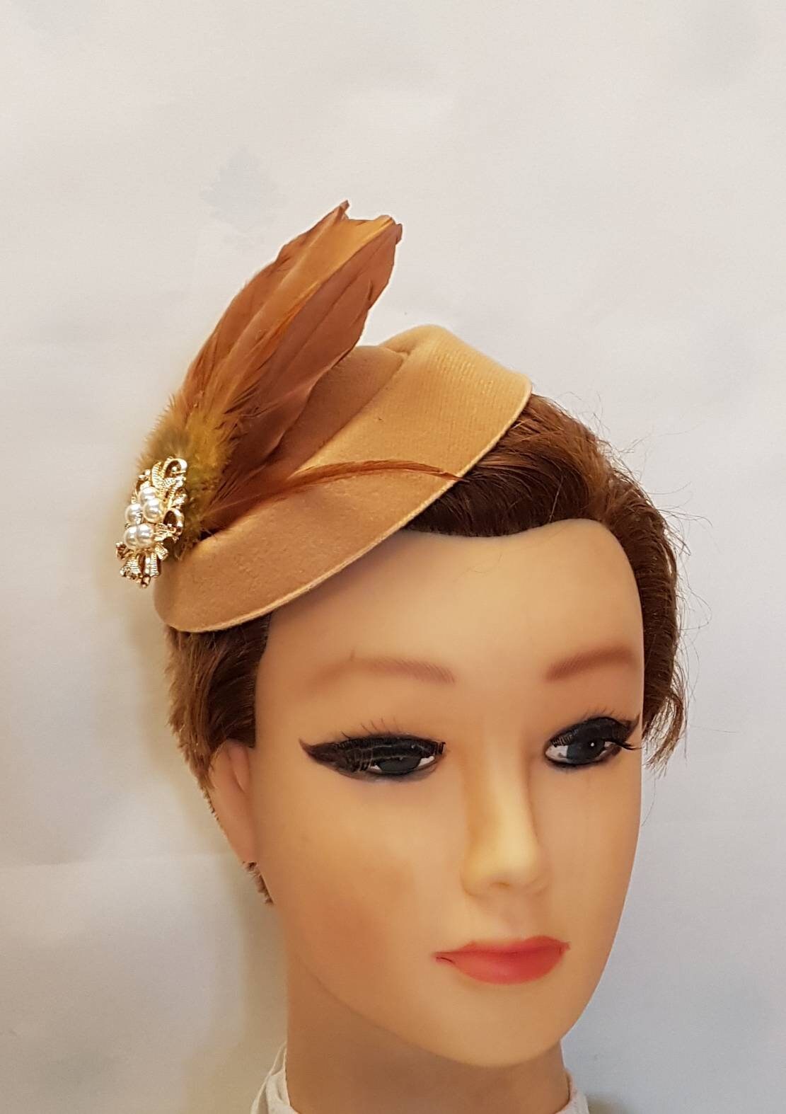 TAN/NUDE  FASCINATOR, 40s 50s Tan Hat fascinator #Tan/Nude Feather hat fascinator Race,Cocktail,Ladies day,Ascot hat with Brown feathers