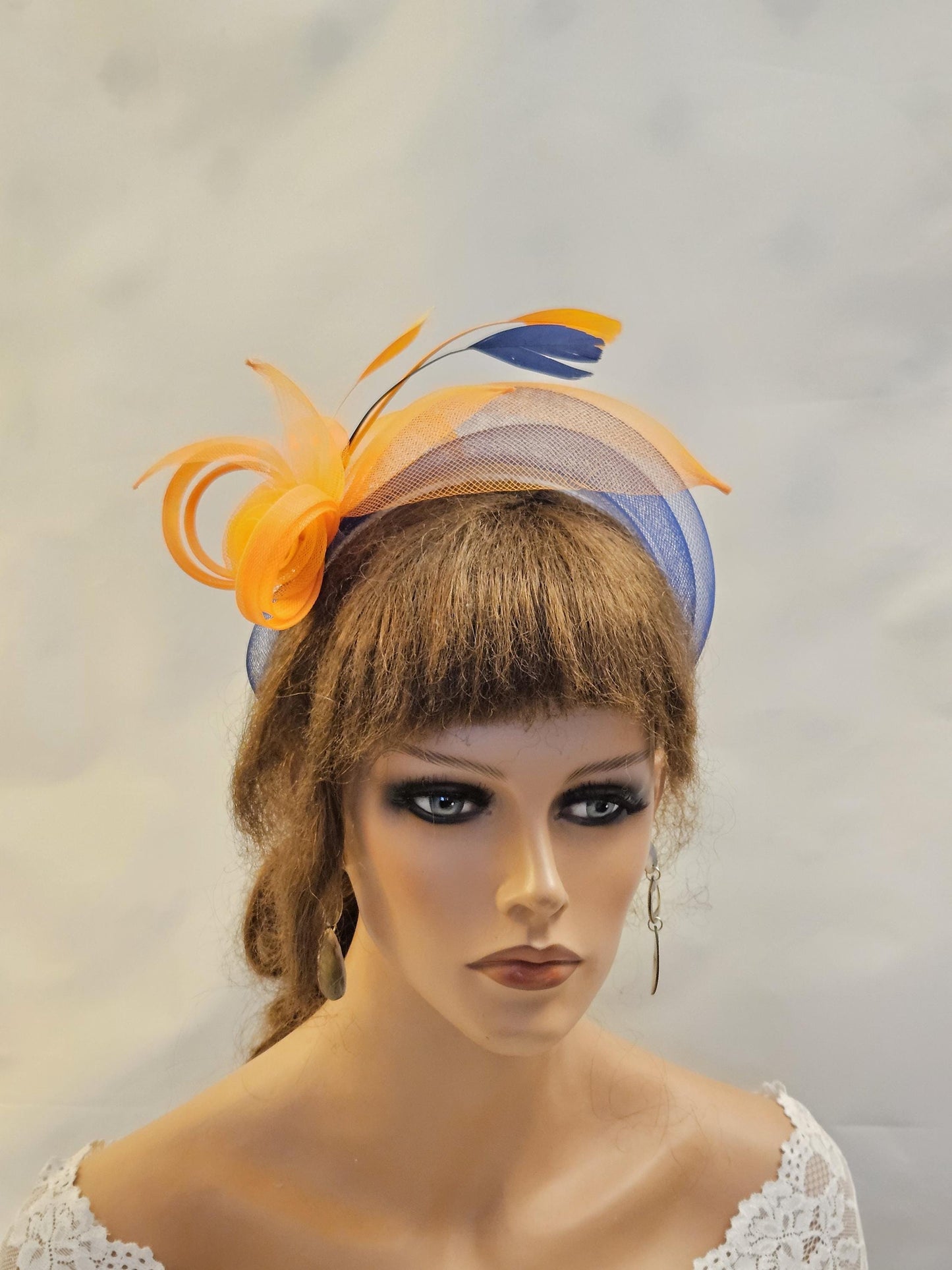 Bandeau de tête orange et bleu marine pour mariage, courses, Tea Party et occasions spéciales. Coiffe pour invité de mariage, pour mère de la mariée. Bandeau moderne