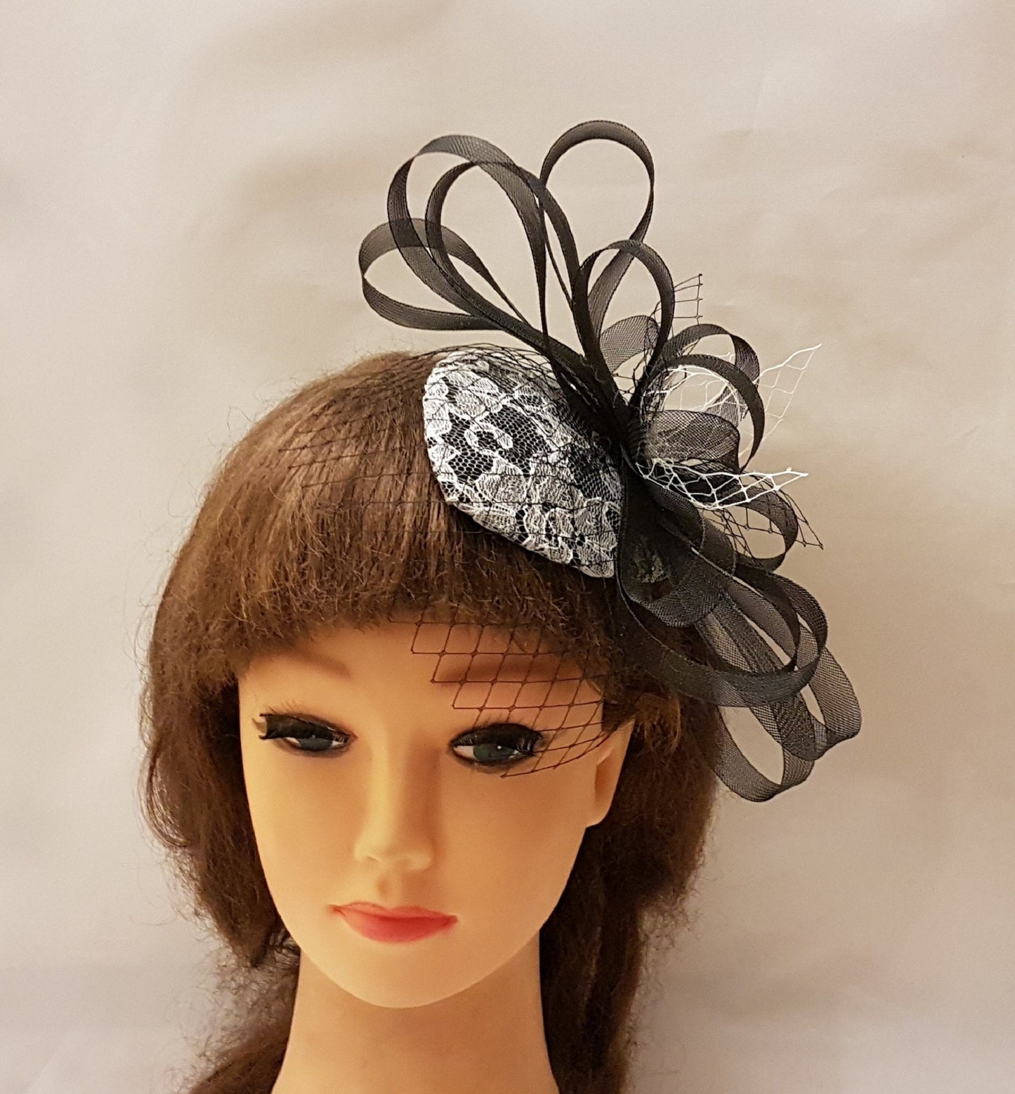 FASCINATOR  Black & White  mini birdcage veil Hat fascinator # fascinator Black , Fench net and Crin loops Hat fascinator, Hair accessory