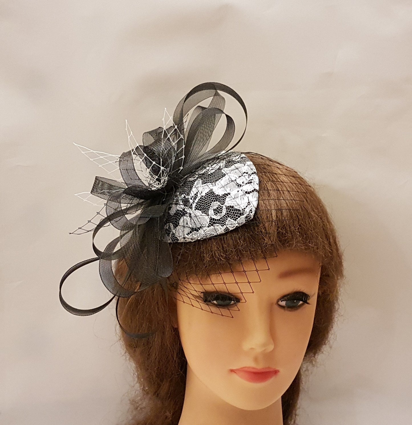 FASCINATOR  Black & White  mini birdcage veil Hat fascinator # fascinator Black , Fench net and Crin loops Hat fascinator, Hair accessory