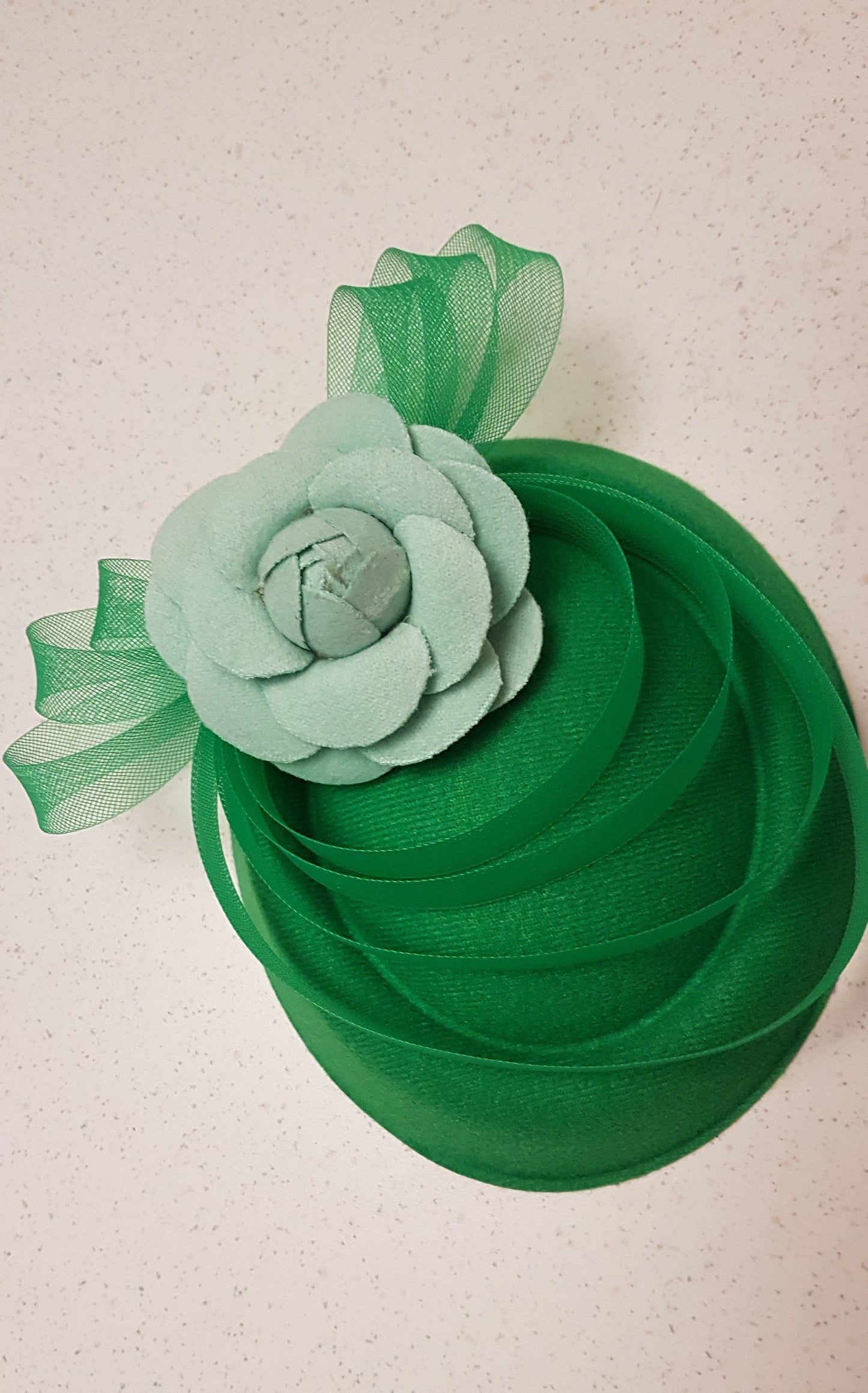 Hat fascinator, Vintage 40s 50s Hat, Green Hat, GREEN Felt like fascinator , Race Cocktail hat,  Ascot Hat, Cocktail hat, wedding headpiece