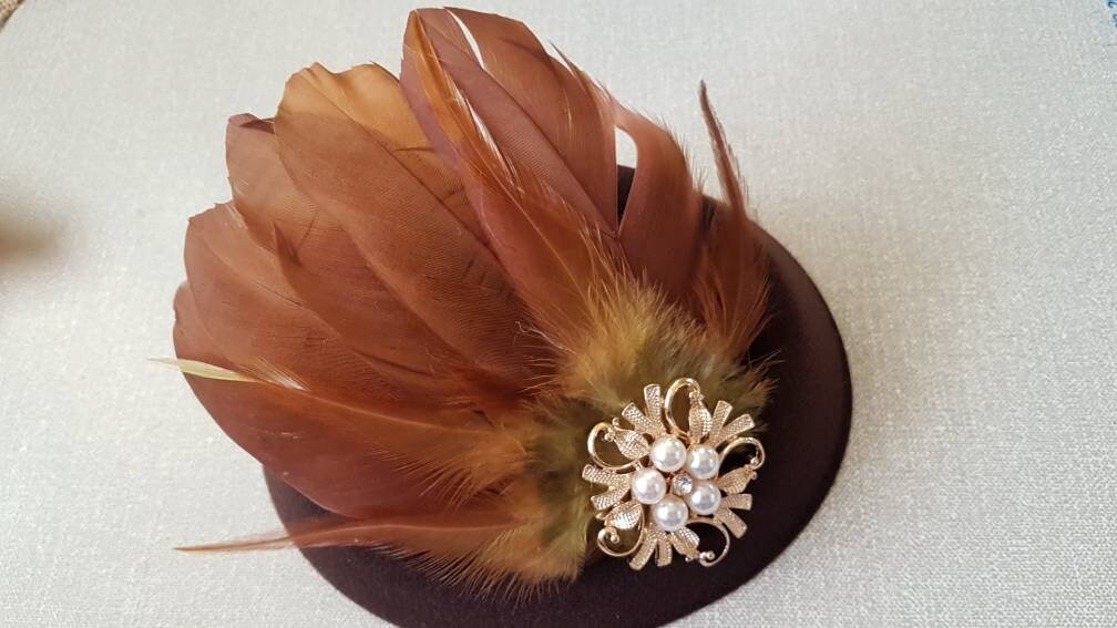 BROWN FASCINATOR, 40s 50s Brown Hat fascinator #Brown Feather hat fascinator,  Race,Cocktail,Ladies day,Ascot hat Brown feather hat