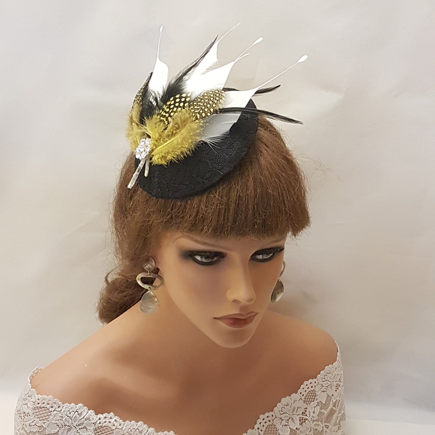 Fascinateur noir Chapeau en dentelle noire Moutarde Or Noir Blanc Chapeau à plumes Église Ascot Mariage TeaParty Course Chapeau de cocktail Fascinateur NOIR