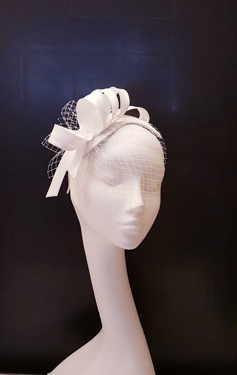 Bridal hat fascinator with mini veil