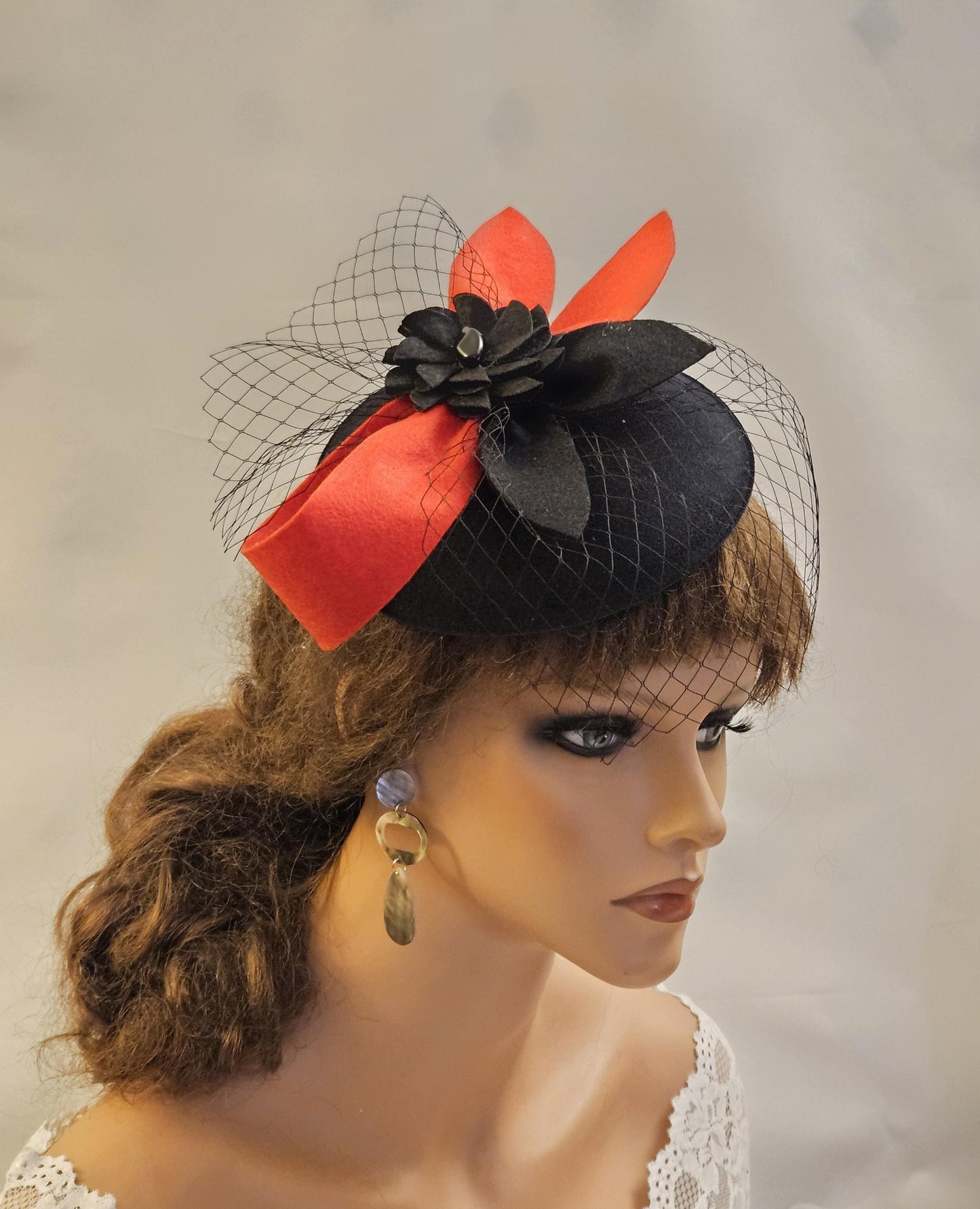 RED & BLACK Fascinator Hat Red birdcage Veil hat with Black,Red felt bow Ascot hat fascinator Wedding Race,Cocktail,Autumn/Winter Fascinator