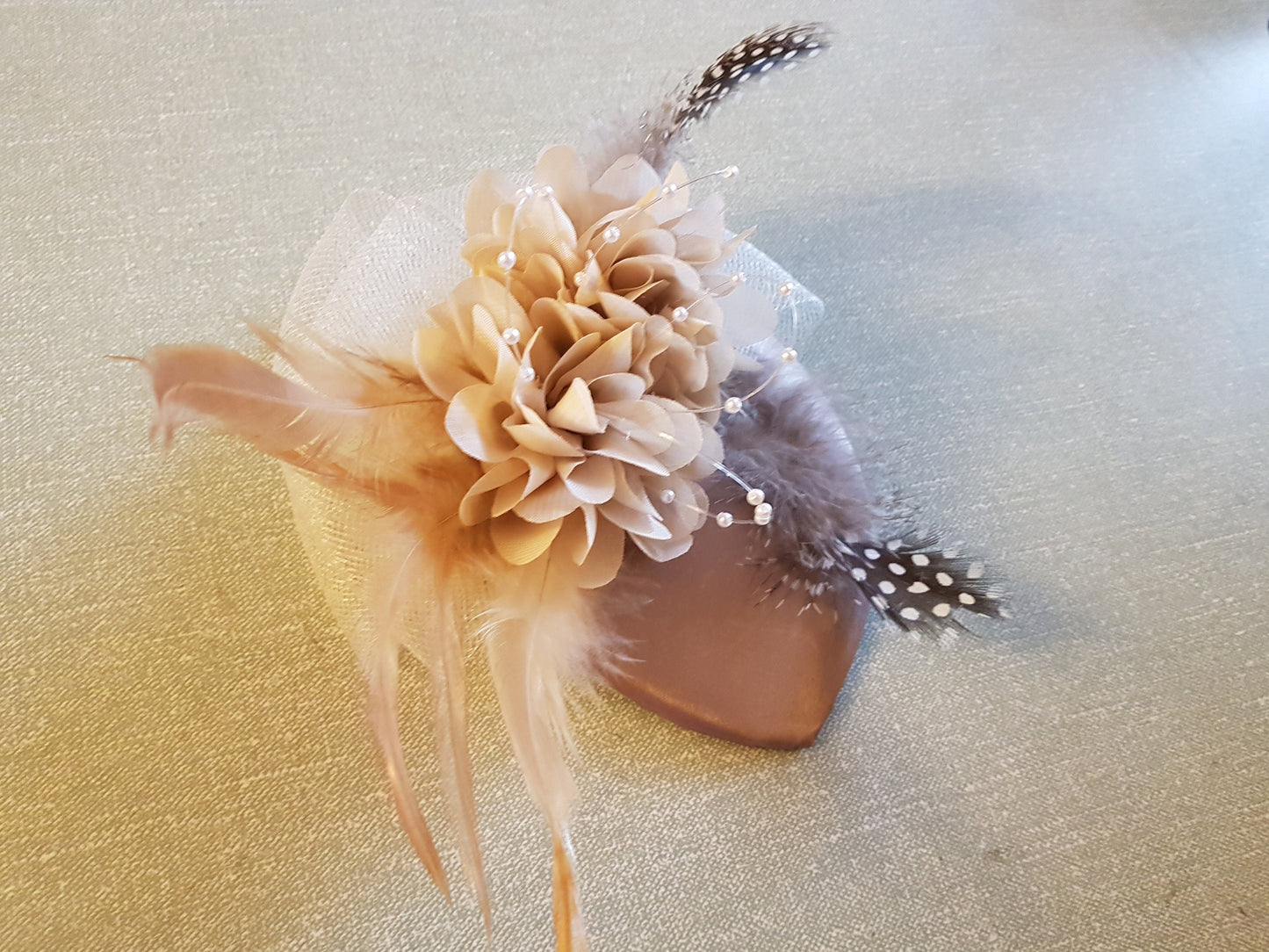 Feather fascinator hat, Vintage 40s 50s Teardrop Hat, Antique Champagne hat, Fascinator, wedding hat, Ascot Race Cocktail  teardrop hat