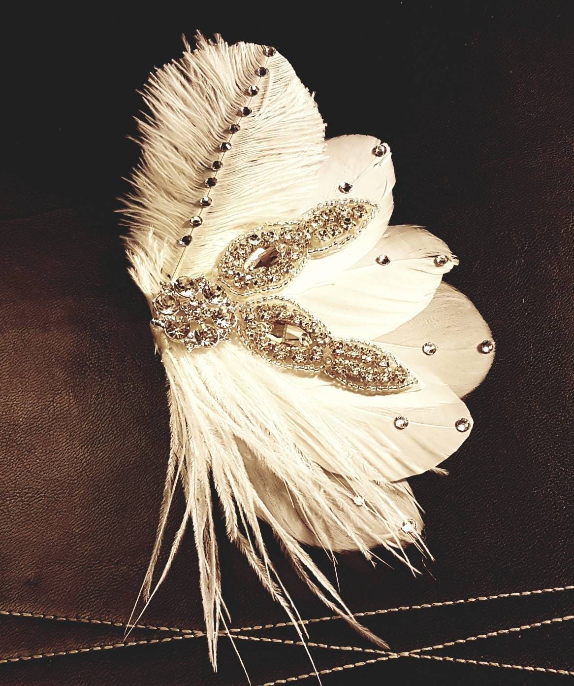 Fascinateur en plumes de mariée. Fascinateur en plumes Gatsby des années 1920, coiffe en plumes, pièce de cheveux en plumes scintillantes, accessoire de cheveux de mariage, fascinateur