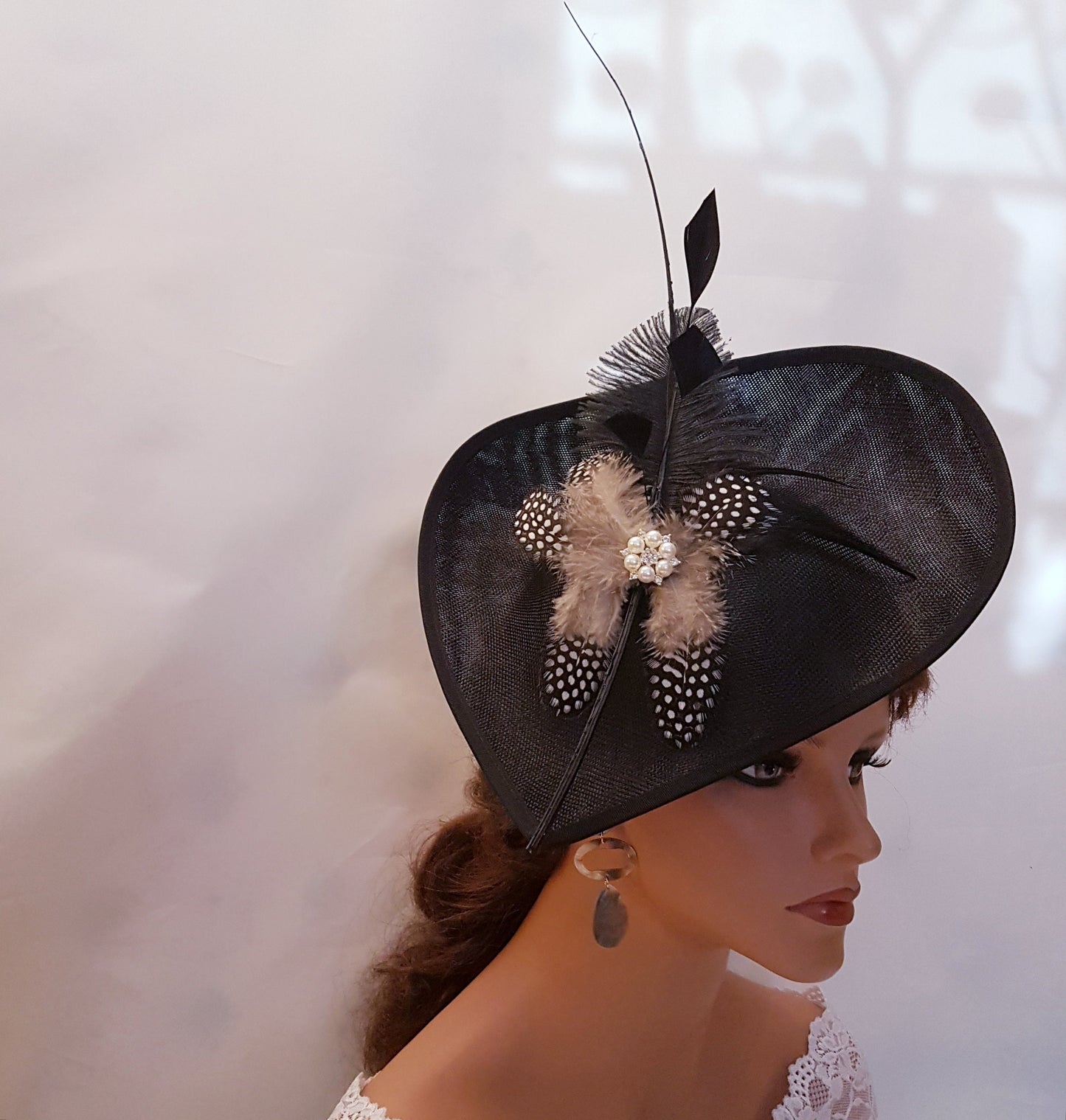 Chapeau noir Fascinator avec longue plume Plume d'autruche Chapeau de cérémonie de mariage pour femme Chapeau de cocktail Ascot Fascinator Kentucky hat