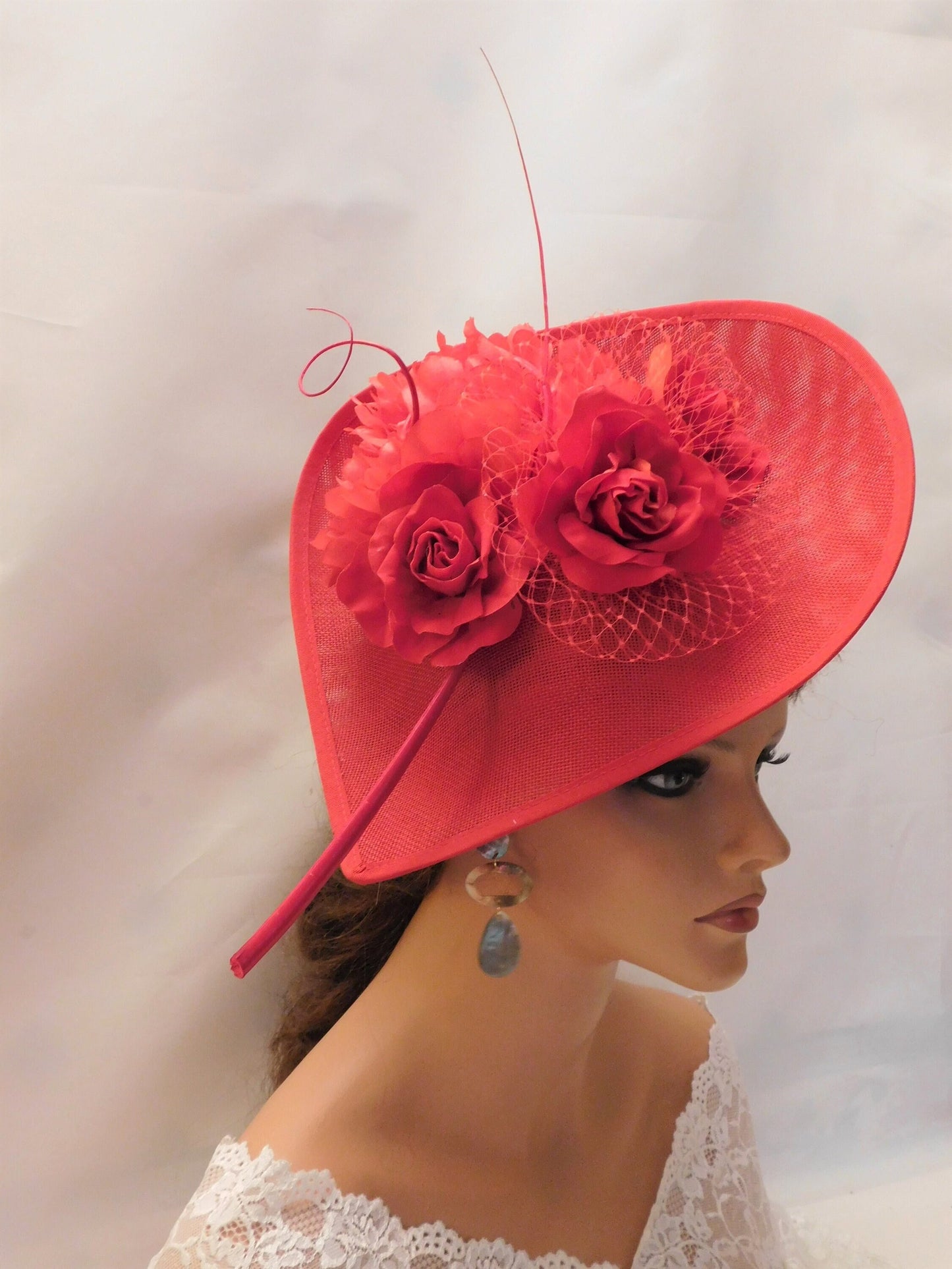 Chapeau fascinateur rouge, grand chapeau fascinateur à fleurs roses, Ascot Races Wedding Goodwood Hatinator Teardrop Fascinator Mère de la mariée - Chapeau du marié