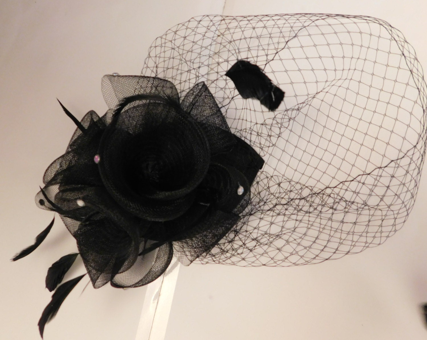 BLACK Birdcage veil Teardrop HAT Fascinator Weddings Race Ascot Goodwood Halloween Vintage inspired French net veil feather mini HAT