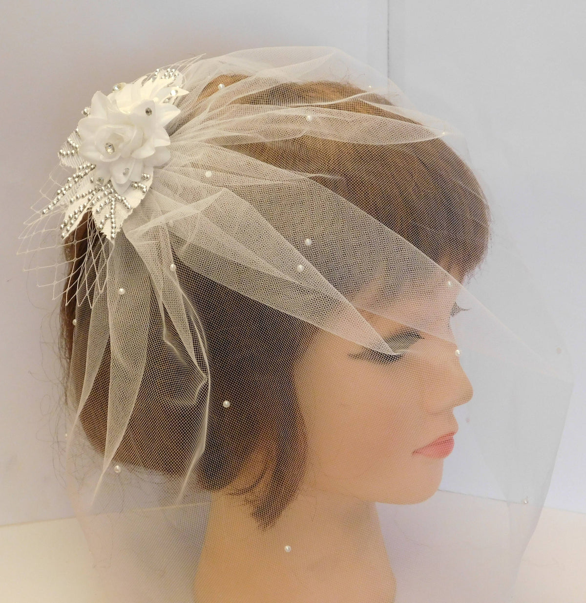 Birdcage veil Wedding Bridal accessory White or Ivory, bridal floral hairpiece Vintage fascinator with TULLE Blusher veil Bridal face veil
