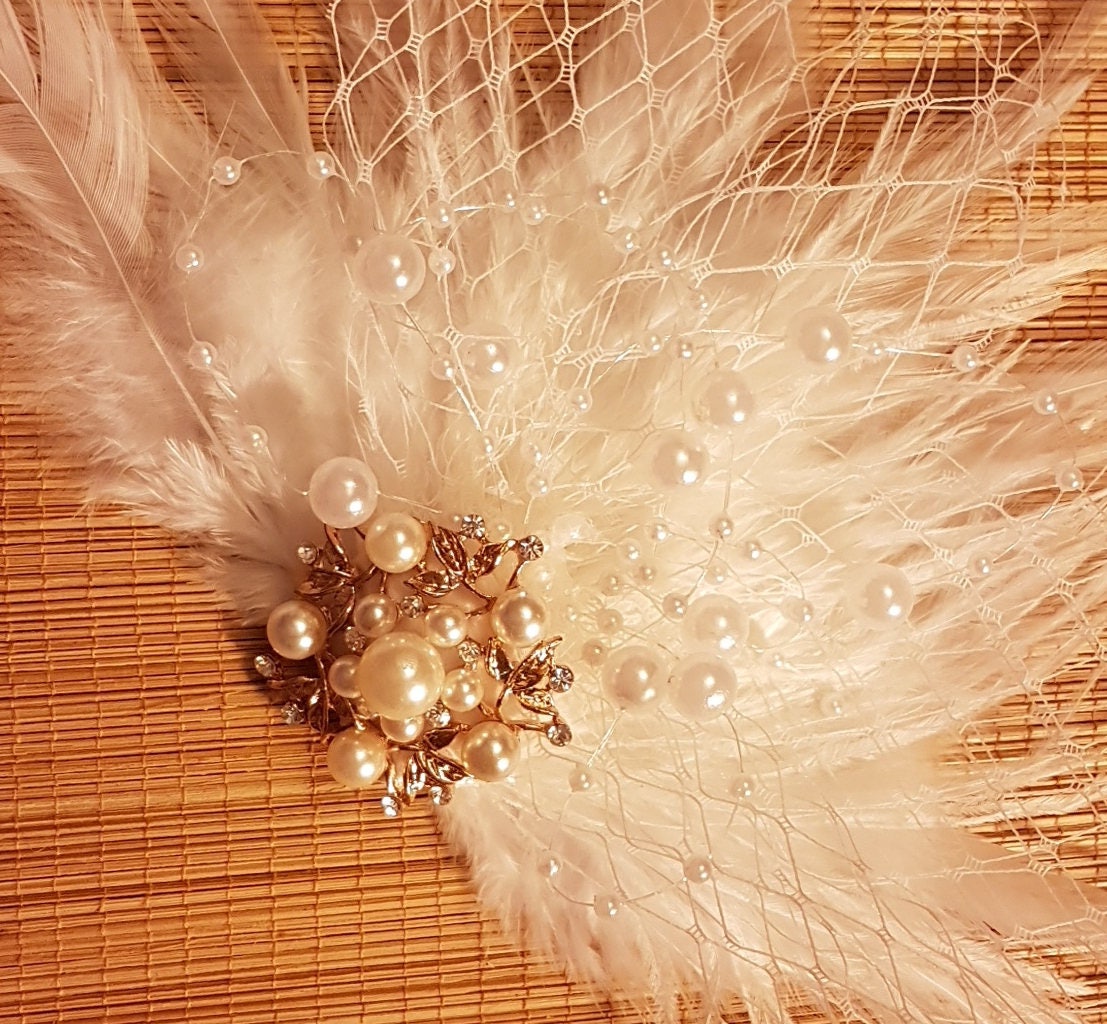 Bridal Hair Clip, Bridal Feather Fascinator, Wedding Hair Accessory, BRIDAL feather Hair comb, birdcage veil feather fascinator, Headpiece.