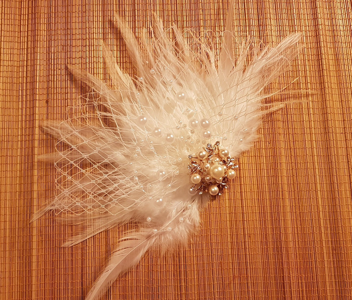 Bridal Hair Clip, Bridal Feather Fascinator, Wedding Hair Accessory, BRIDAL feather Hair comb, birdcage veil feather fascinator, Headpiece.
