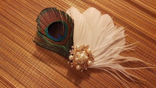 Bridal Hair Clip Bridal Feather Fascinator, Gold tone Feather Hair Piece, Wedding Hair Accessory, Bride feather fascinator, feather hairclip